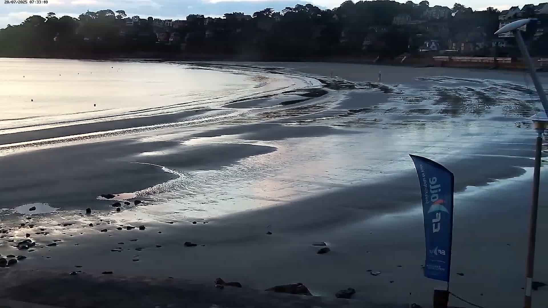 Perros-Guirec Plage de Trestraou Beach Live Cam - Lannion, Cotes-d'Armor, Bretagne, France