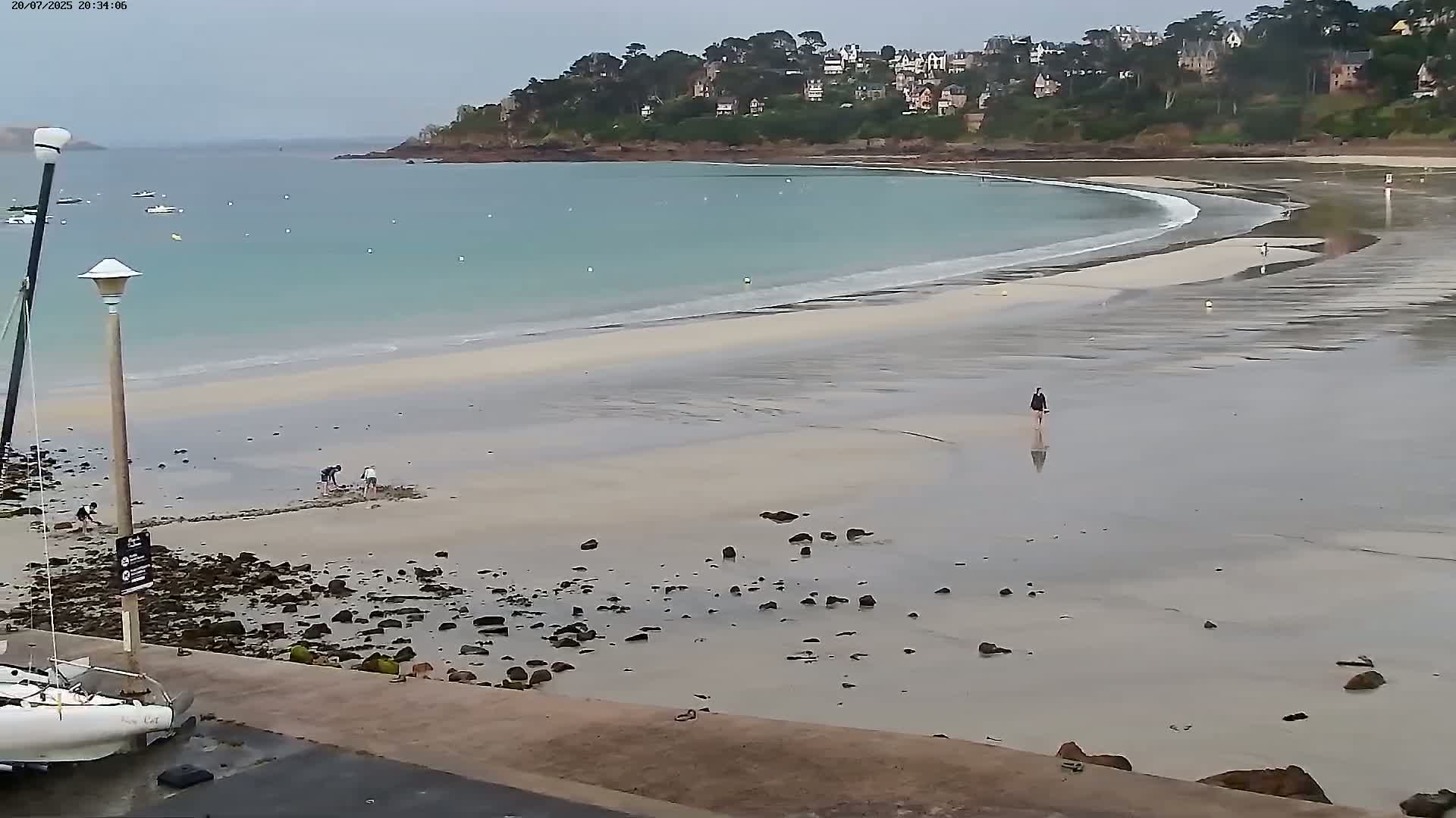 Perros-Guirec Plage de Trestraou Beach Live Cam - Lannion, Cotes-d'Armor, Bretagne, France