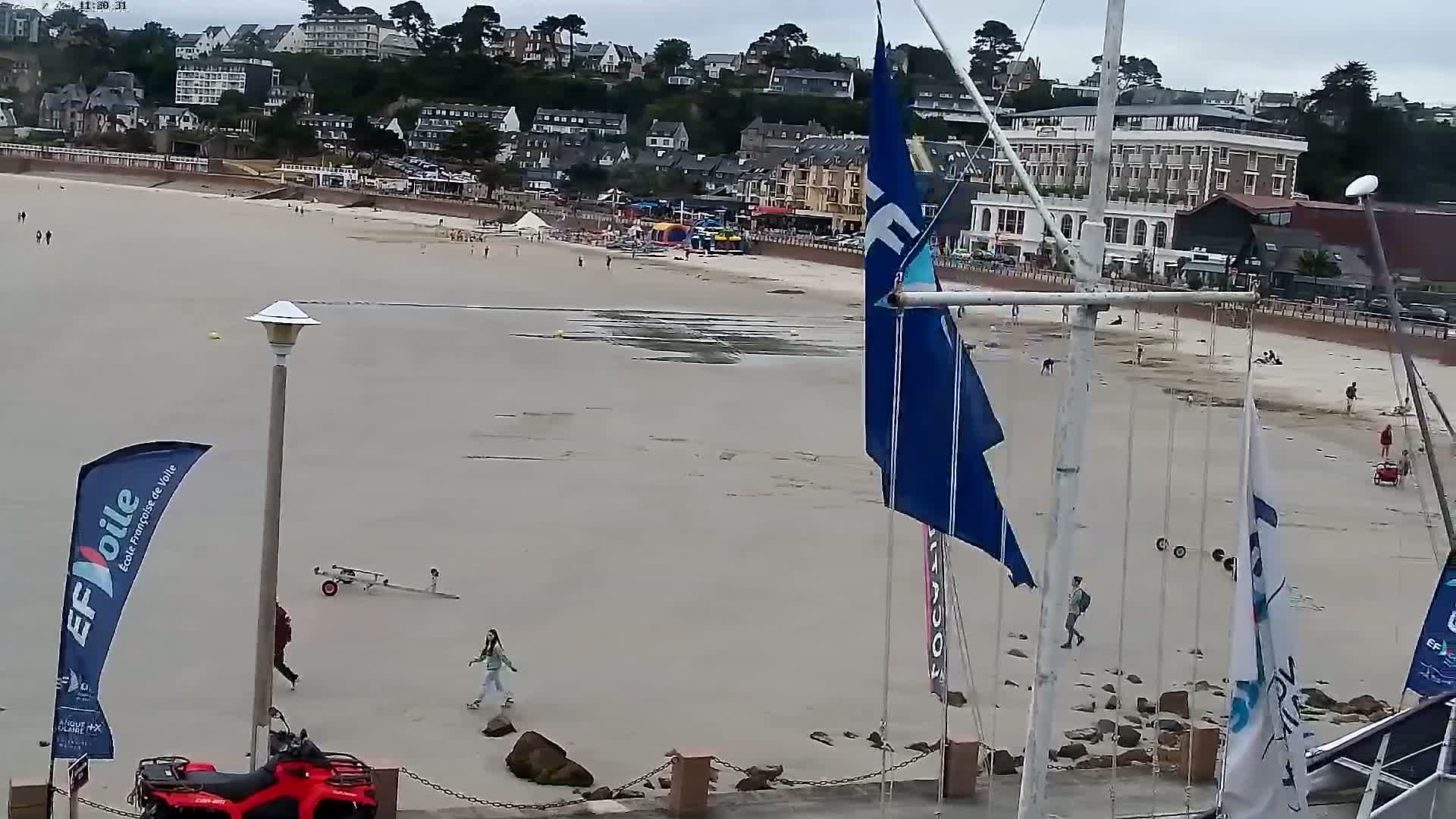 Perros-Guirec Plage de Trestraou Beach Live Cam - Lannion, Cotes-d'Armor, Bretagne, France