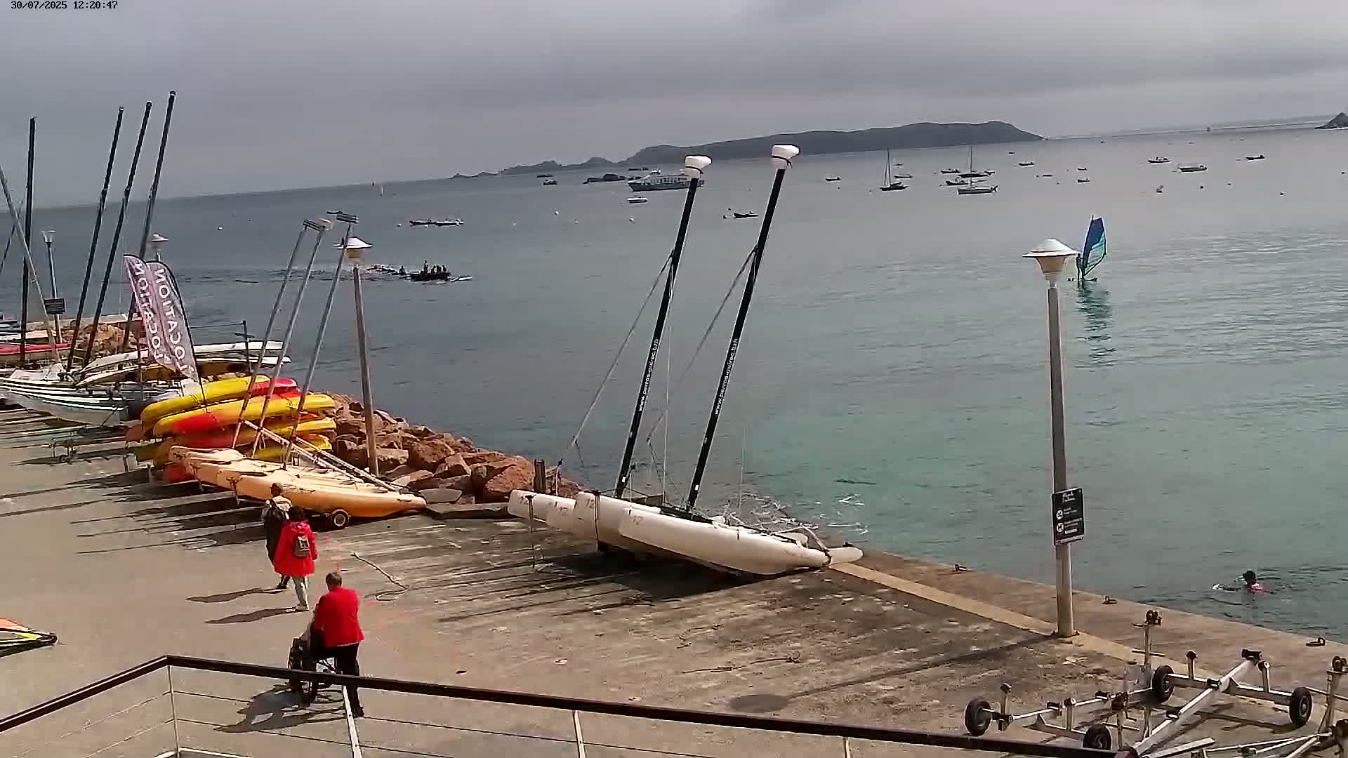Perros-Guirec Plage de Trestraou Beach Live Cam - Lannion, Cotes-d'Armor, Bretagne, France