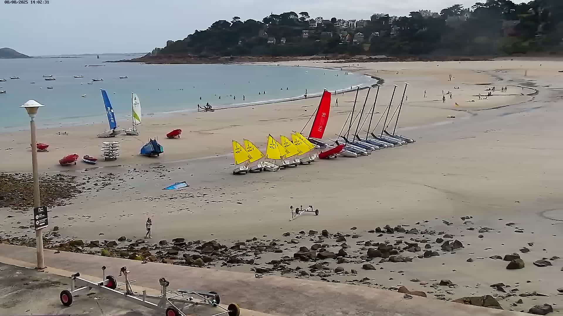 Perros-Guirec Plage de Trestraou Beach Live Cam - Lannion, Cotes-d'Armor, Bretagne, France