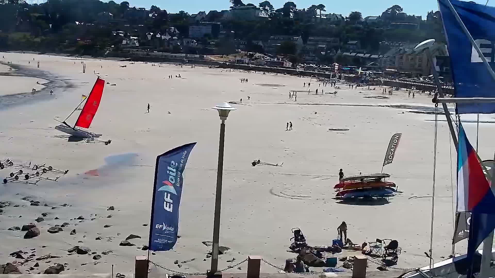 Perros-Guirec Plage de Trestraou Beach Live Cam - Lannion, Cotes-d'Armor, Bretagne, France