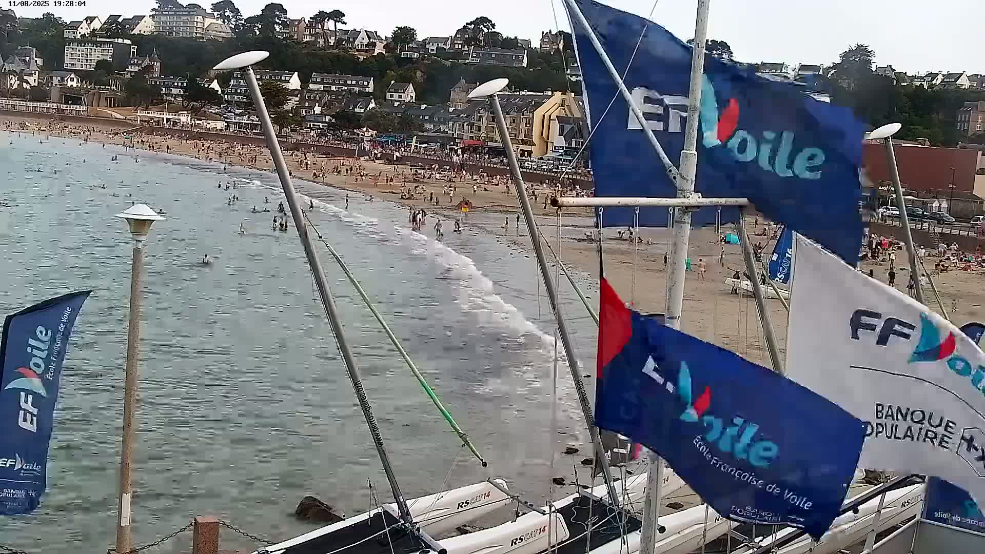 Perros-Guirec Plage de Trestraou Beach Live Cam - Lannion, Cotes-d'Armor, Bretagne, France