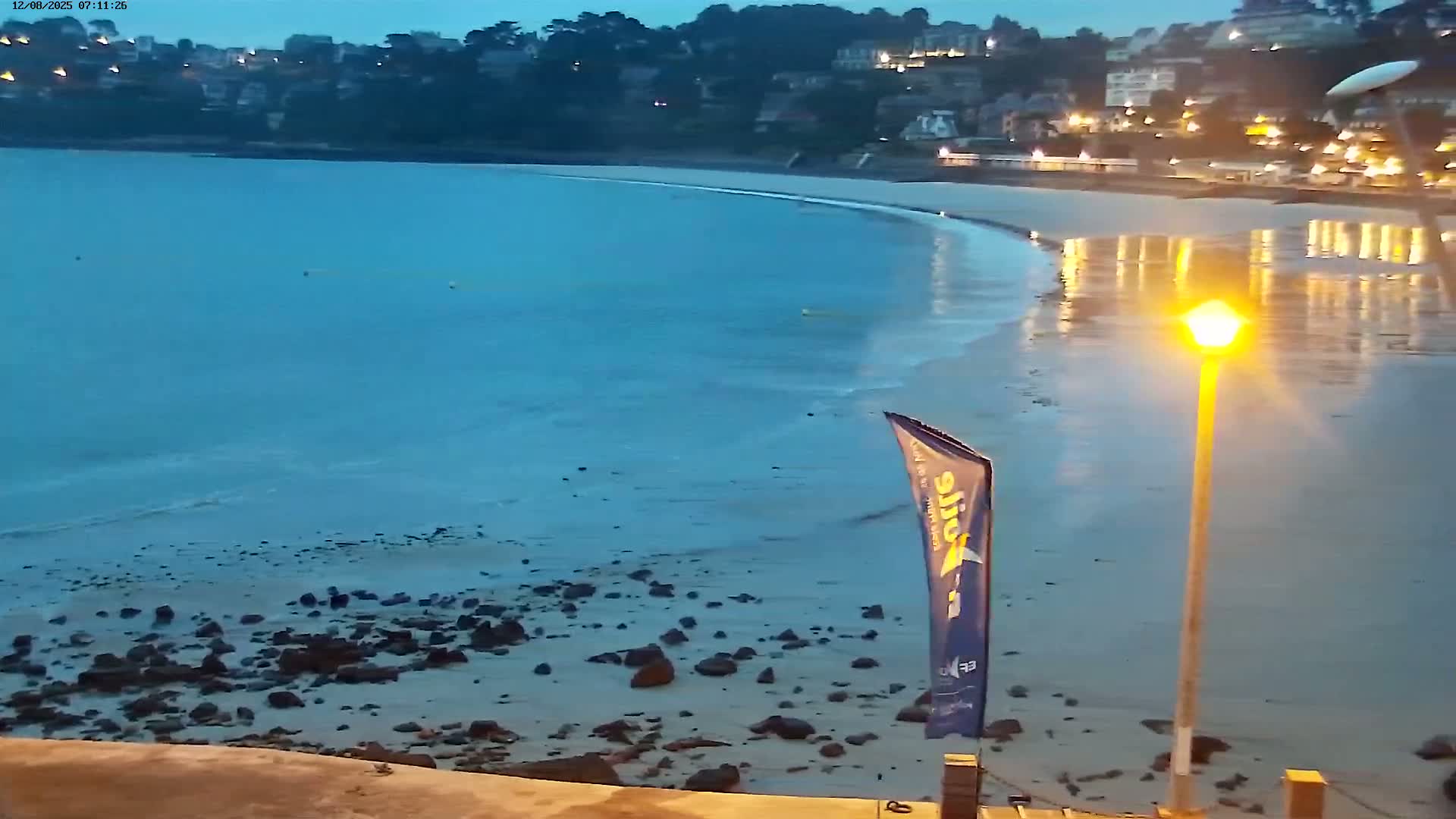 Perros-Guirec Plage de Trestraou Beach Live Cam - Lannion, Cotes-d'Armor, Bretagne, France