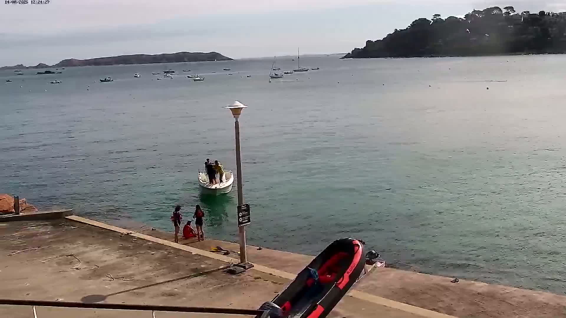 Perros-Guirec Plage de Trestraou Beach Live Cam - Lannion, Cotes-d'Armor, Bretagne, France