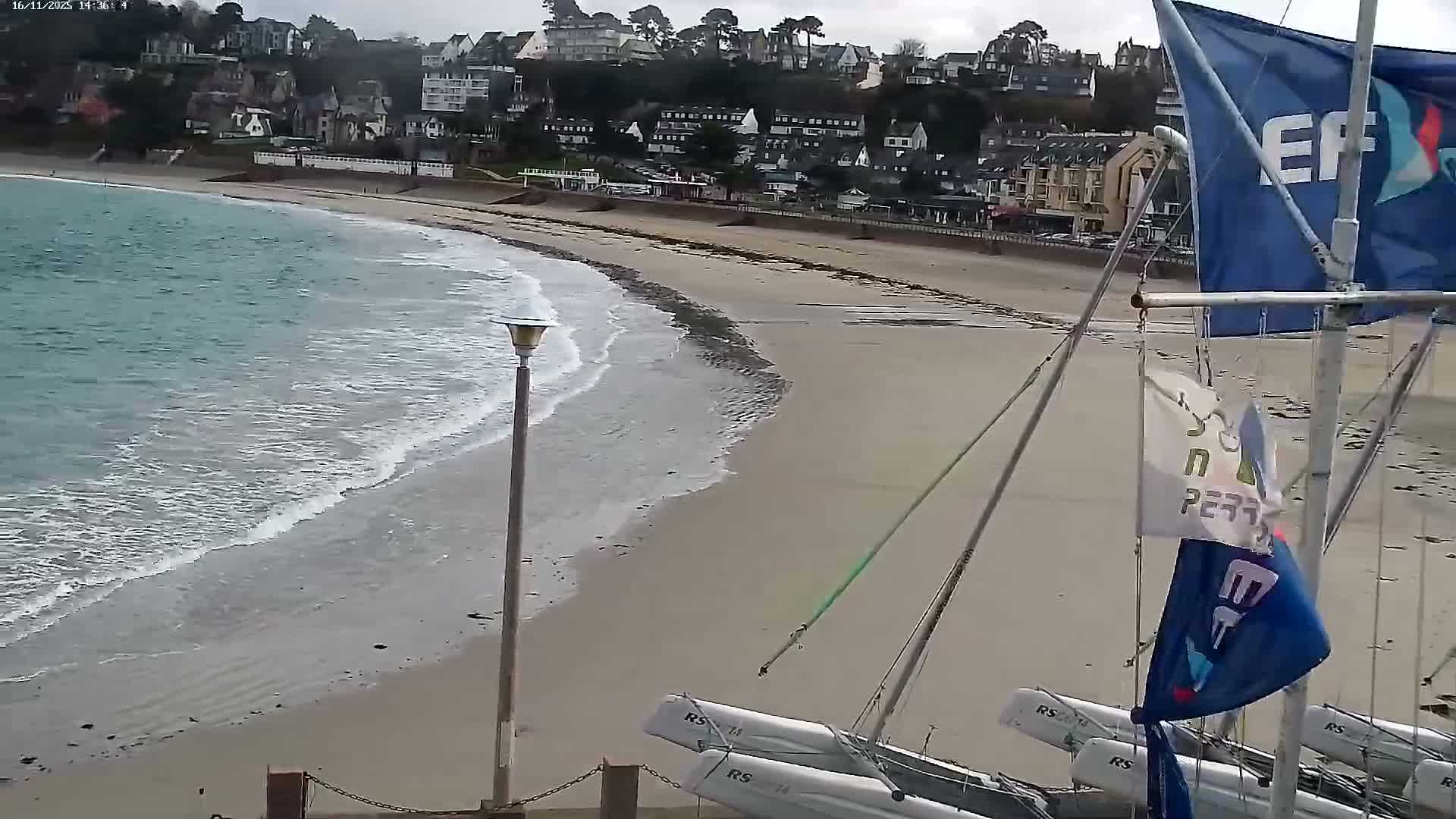 Perros-Guirec Plage de Trestraou Beach Live Cam - Lannion, Cotes-d'Armor, Bretagne, France