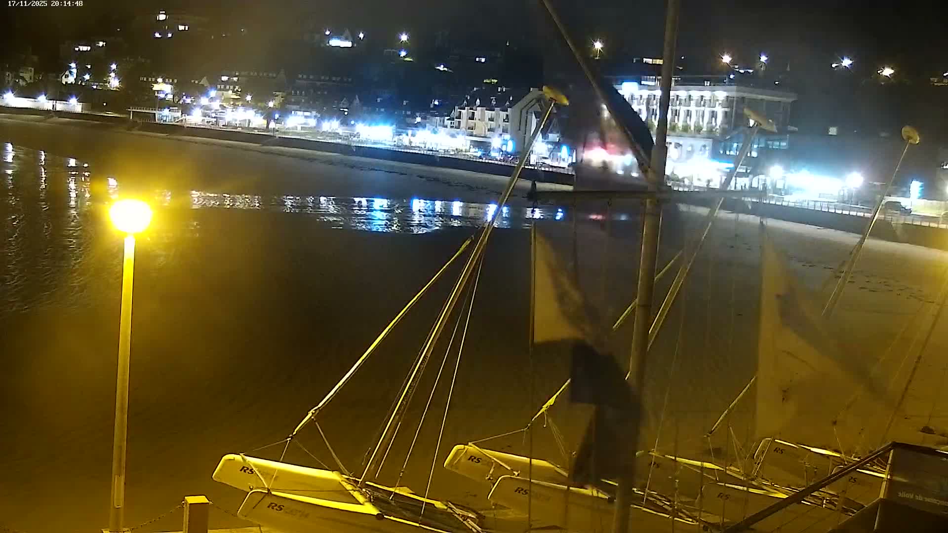 Perros-Guirec Plage de Trestraou Beach Live Cam - Lannion, Cotes-d'Armor, Bretagne, France