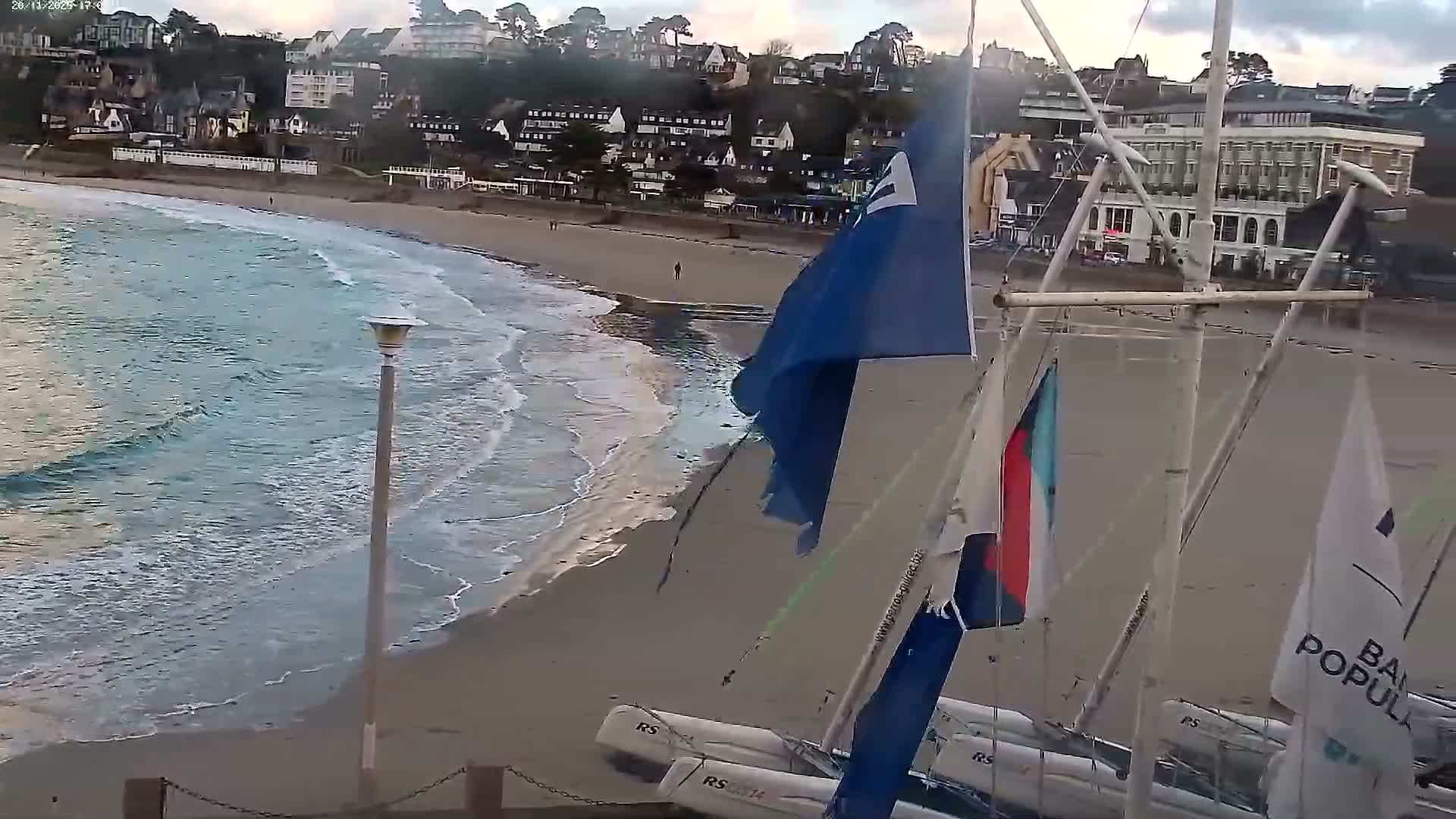 Perros-Guirec Plage de Trestraou Beach Live Cam - Lannion, Cotes-d'Armor, Bretagne, France