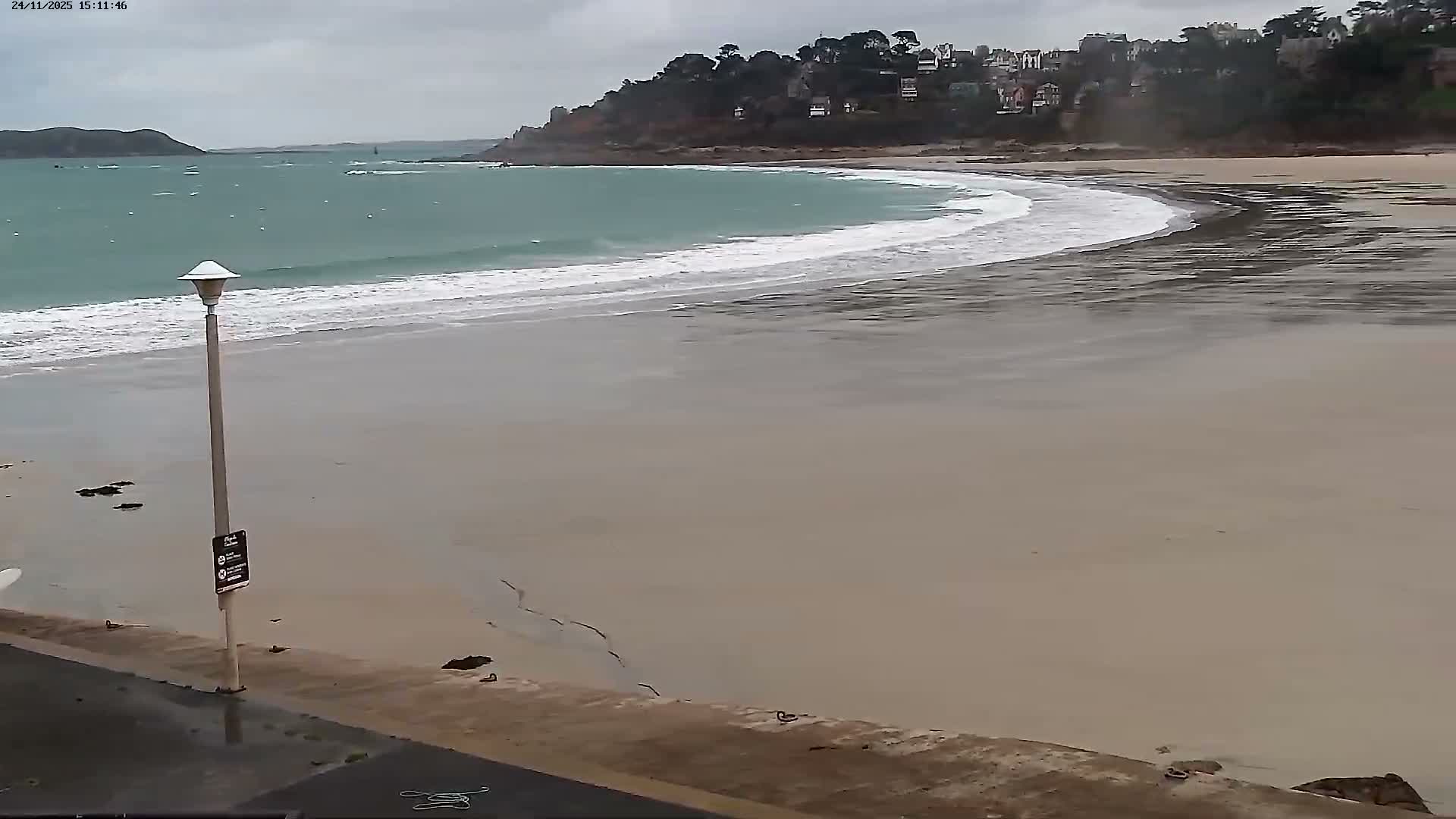 Perros-Guirec Plage de Trestraou Beach Live Cam - Lannion, Cotes-d'Armor, Bretagne, France