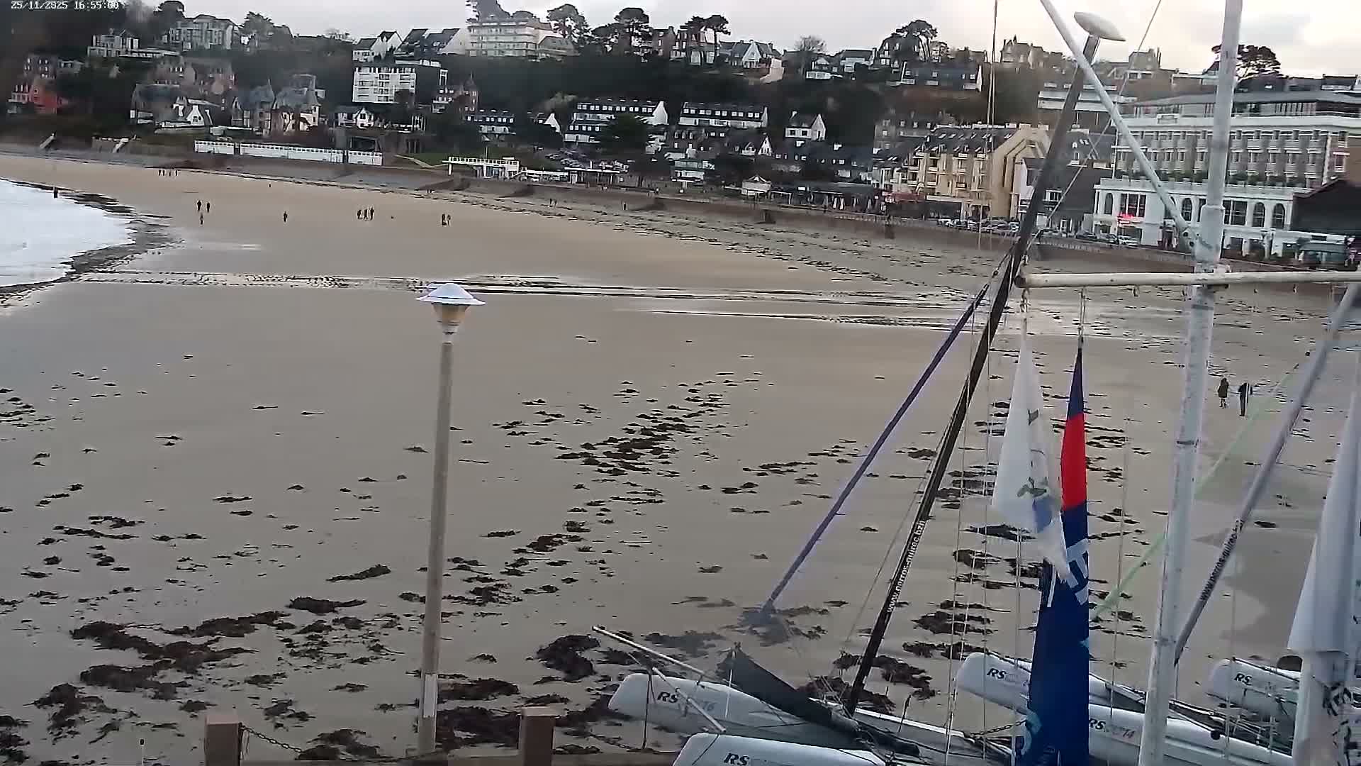 Perros-Guirec Plage de Trestraou Beach Live Cam - Lannion, Cotes-d'Armor, Bretagne, France
