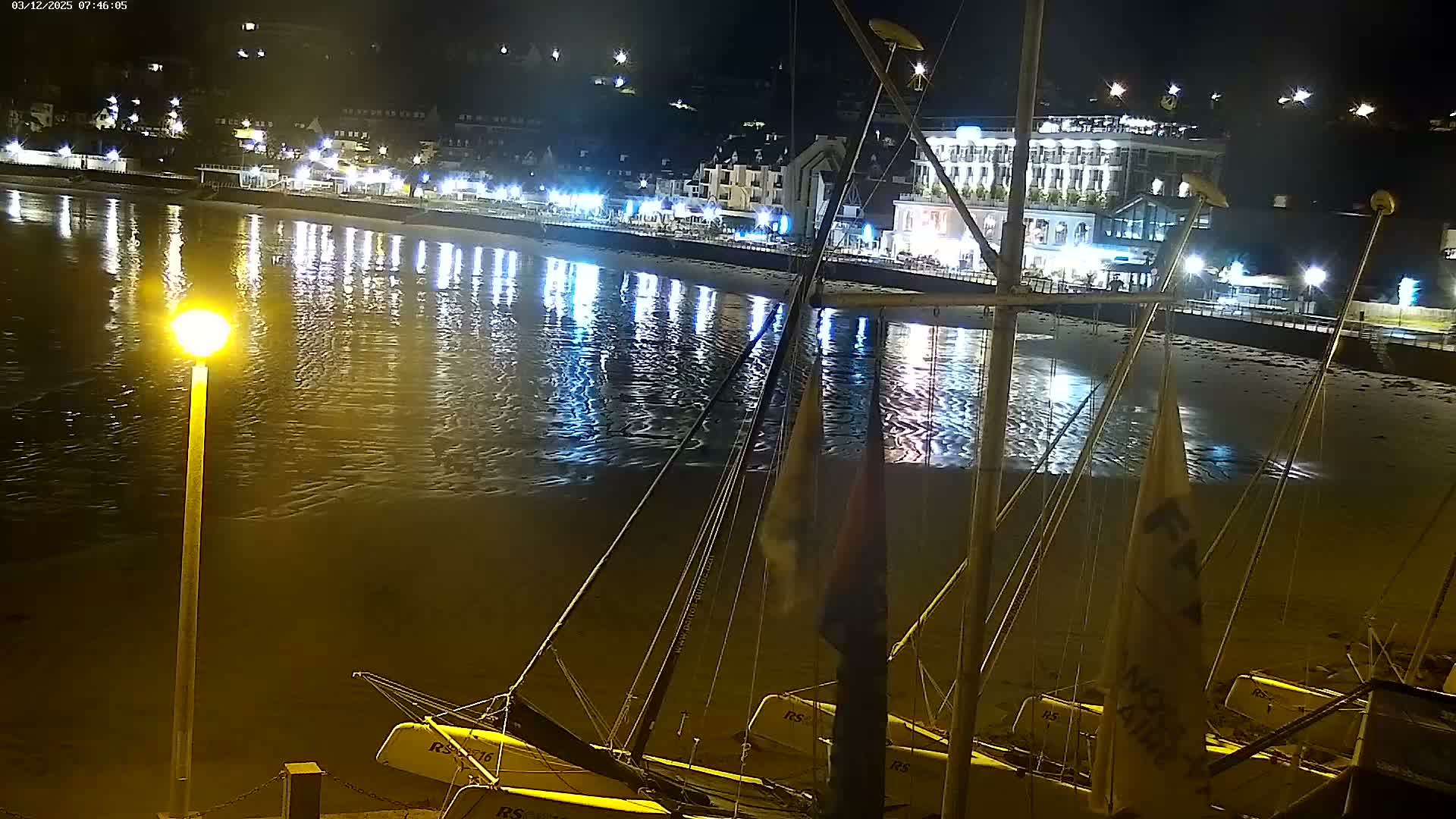 Perros-Guirec Plage de Trestraou Beach Live Cam - Lannion, Cotes-d'Armor, Bretagne, France