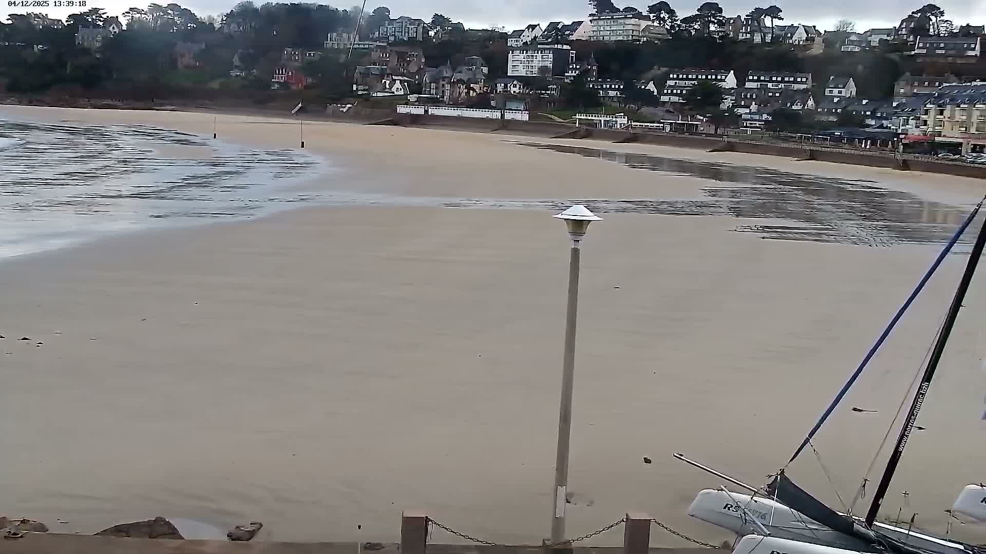 Perros-Guirec Plage de Trestraou Beach Live Cam - Lannion, Cotes-d'Armor, Bretagne, France