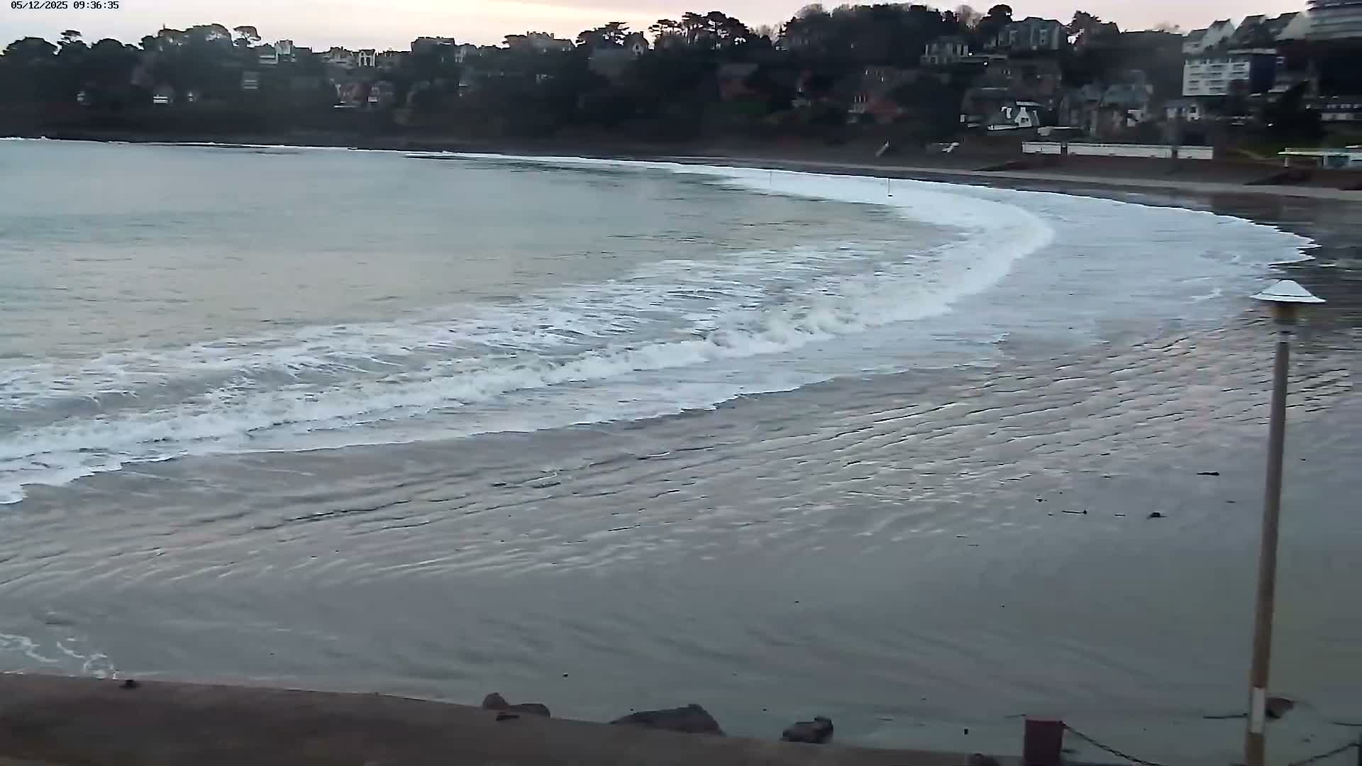 Perros-Guirec Plage de Trestraou Beach Live Cam - Lannion, Cotes-d'Armor, Bretagne, France