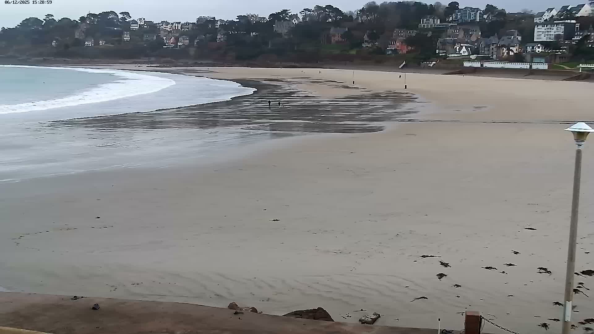 Perros-Guirec Plage de Trestraou Beach Live Cam - Lannion, Cotes-d'Armor, Bretagne, France