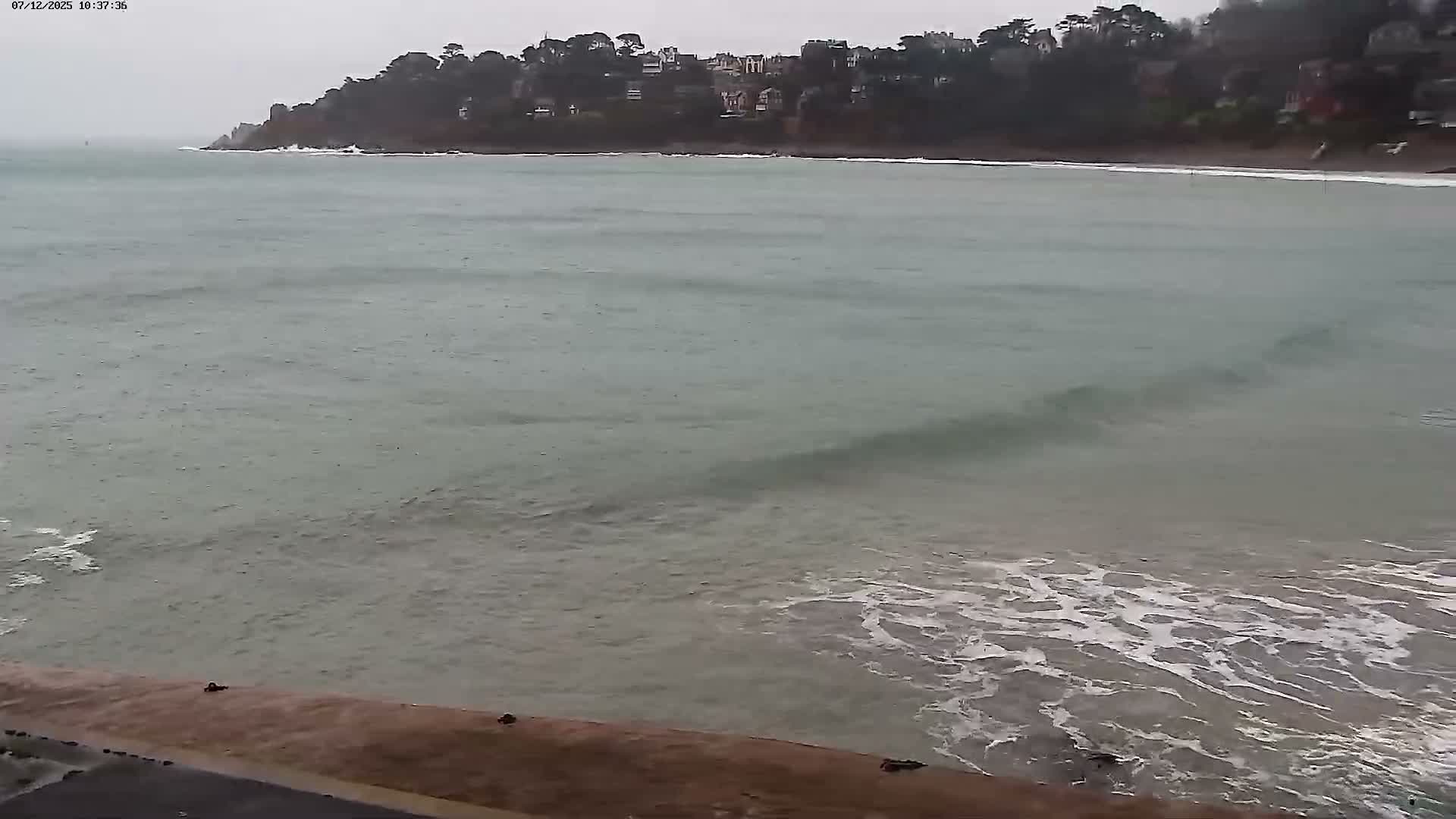 Perros-Guirec Plage de Trestraou Beach Live Cam - Lannion, Cotes-d'Armor, Bretagne, France