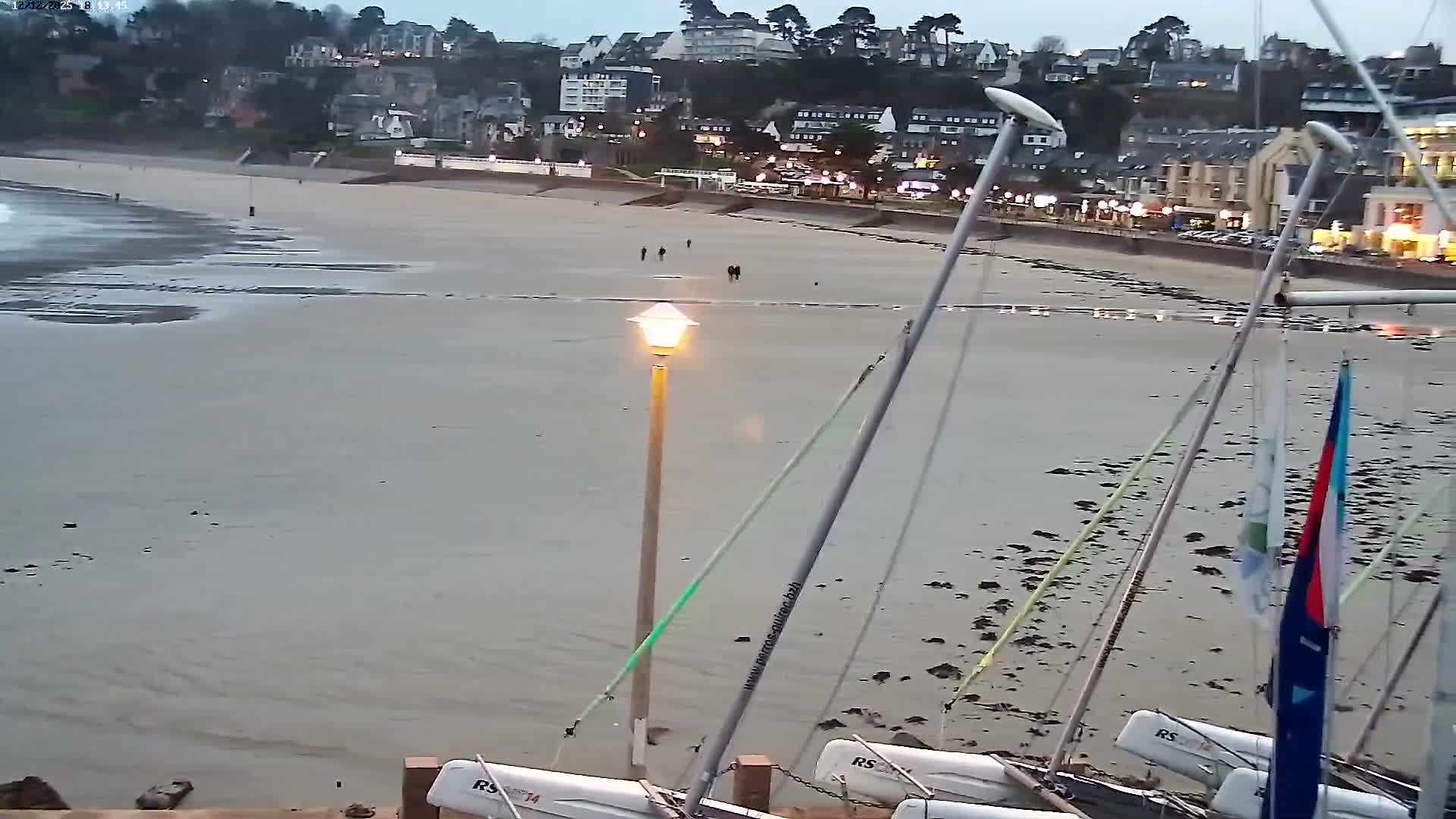 Perros-Guirec Plage de Trestraou Beach Live Cam - Lannion, Cotes-d'Armor, Bretagne, France