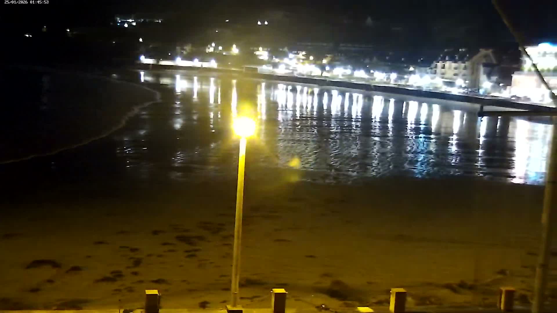 Perros-Guirec Plage de Trestraou Beach Live Cam - Lannion, Cotes-d'Armor, Bretagne, France