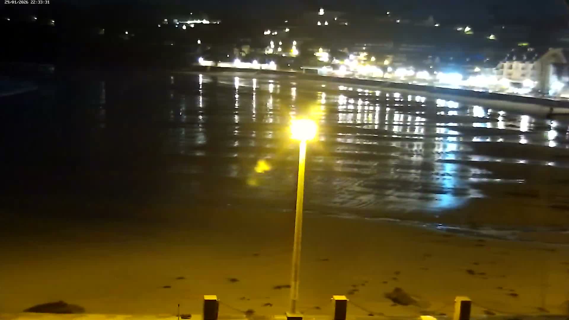 Perros-Guirec Plage de Trestraou Beach Live Cam - Lannion, Cotes-d'Armor, Bretagne, France