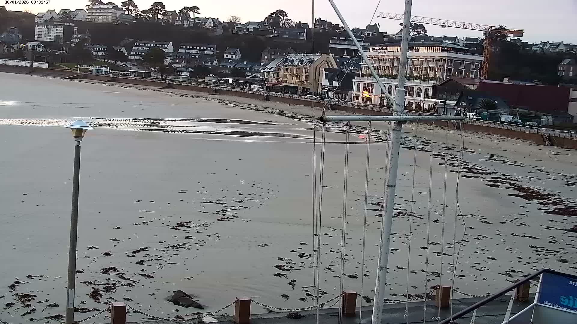 Perros-Guirec Plage de Trestraou Beach Live Cam - Lannion, Cotes-d'Armor, Bretagne, France