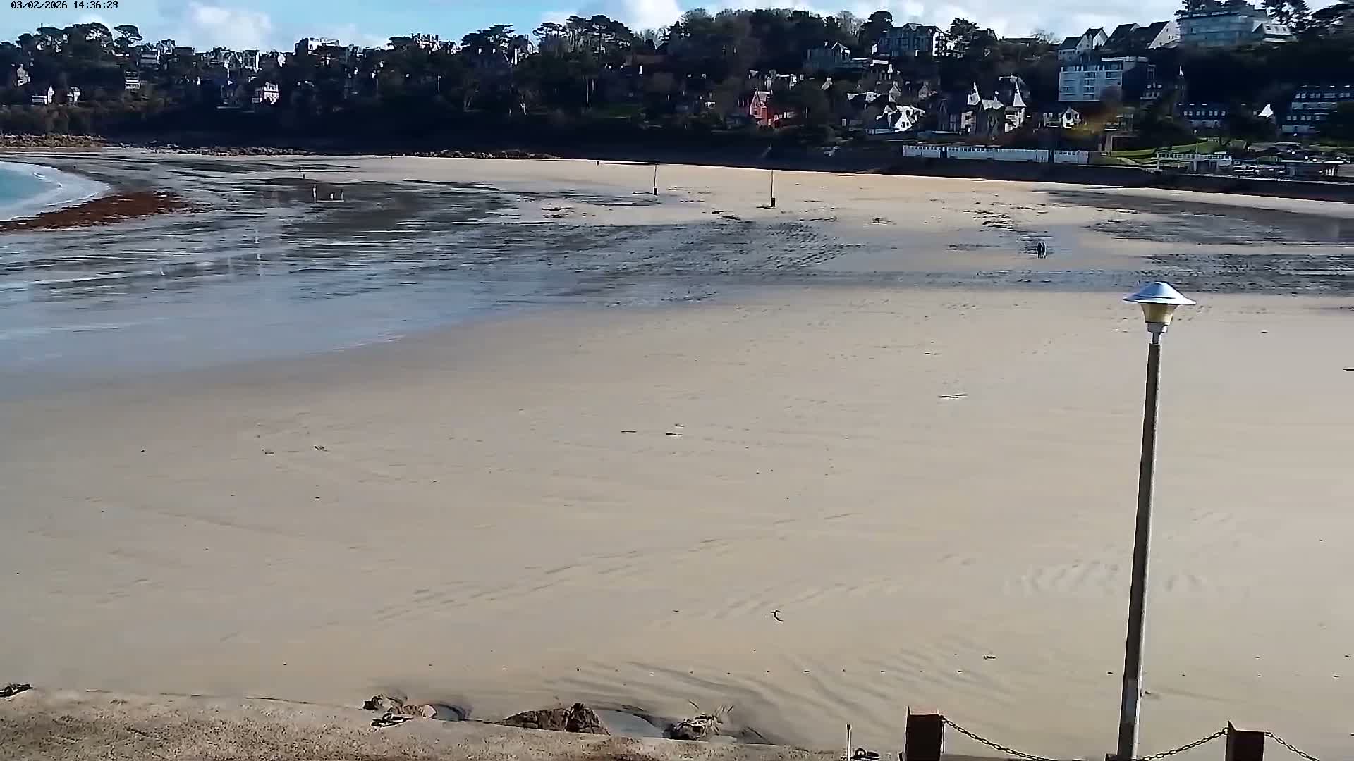Perros-Guirec Plage de Trestraou Beach Live Cam - Lannion, Cotes-d'Armor, Bretagne, France