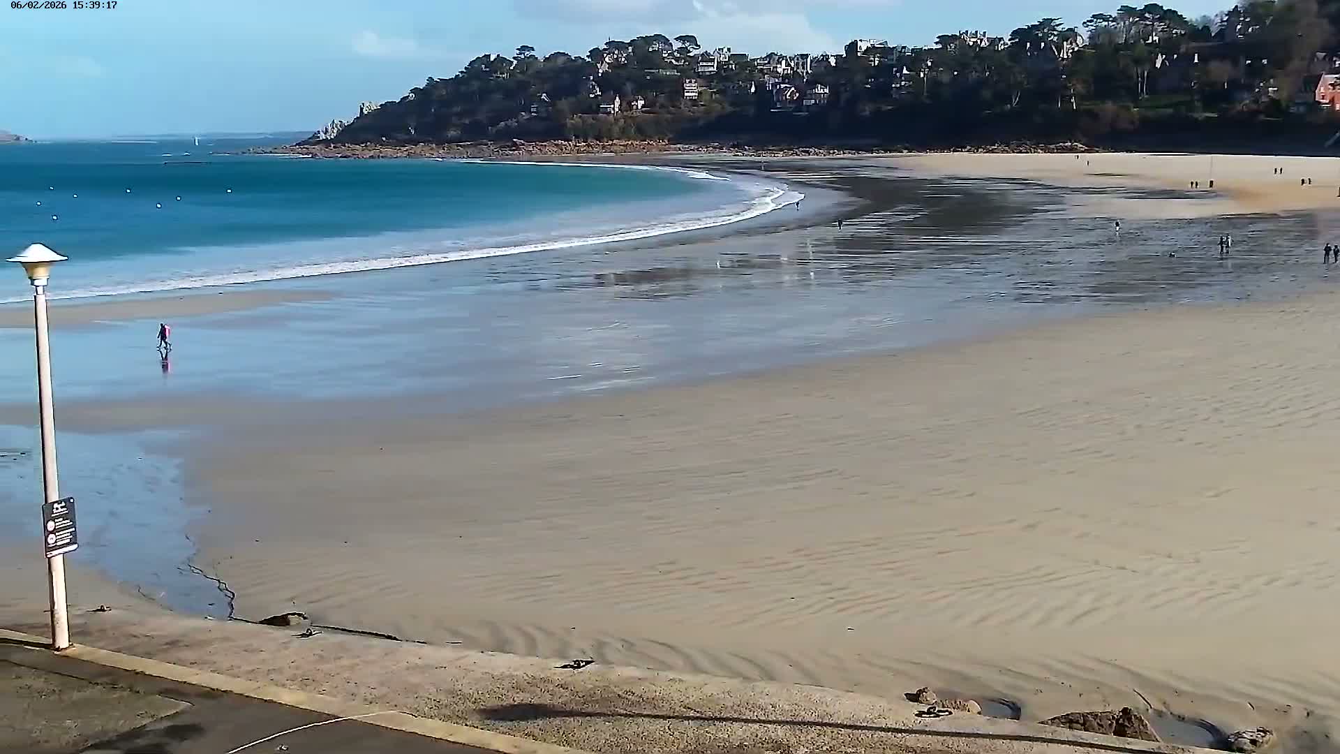 Perros-Guirec Plage de Trestraou Beach Live Cam - Lannion, Cotes-d'Armor, Bretagne, France