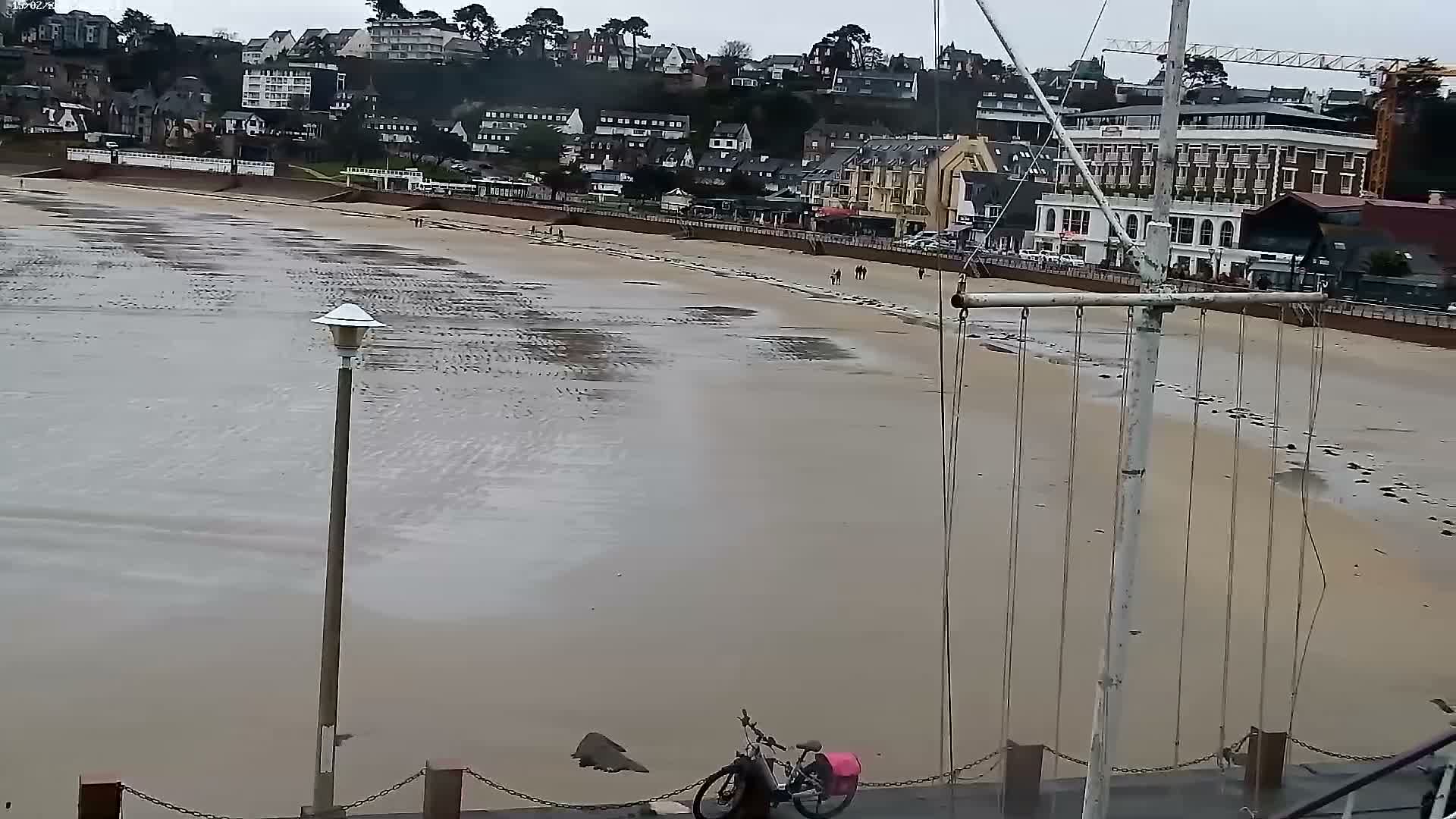 Perros-Guirec Plage de Trestraou Beach Live Cam - Lannion, Cotes-d'Armor, Bretagne, France