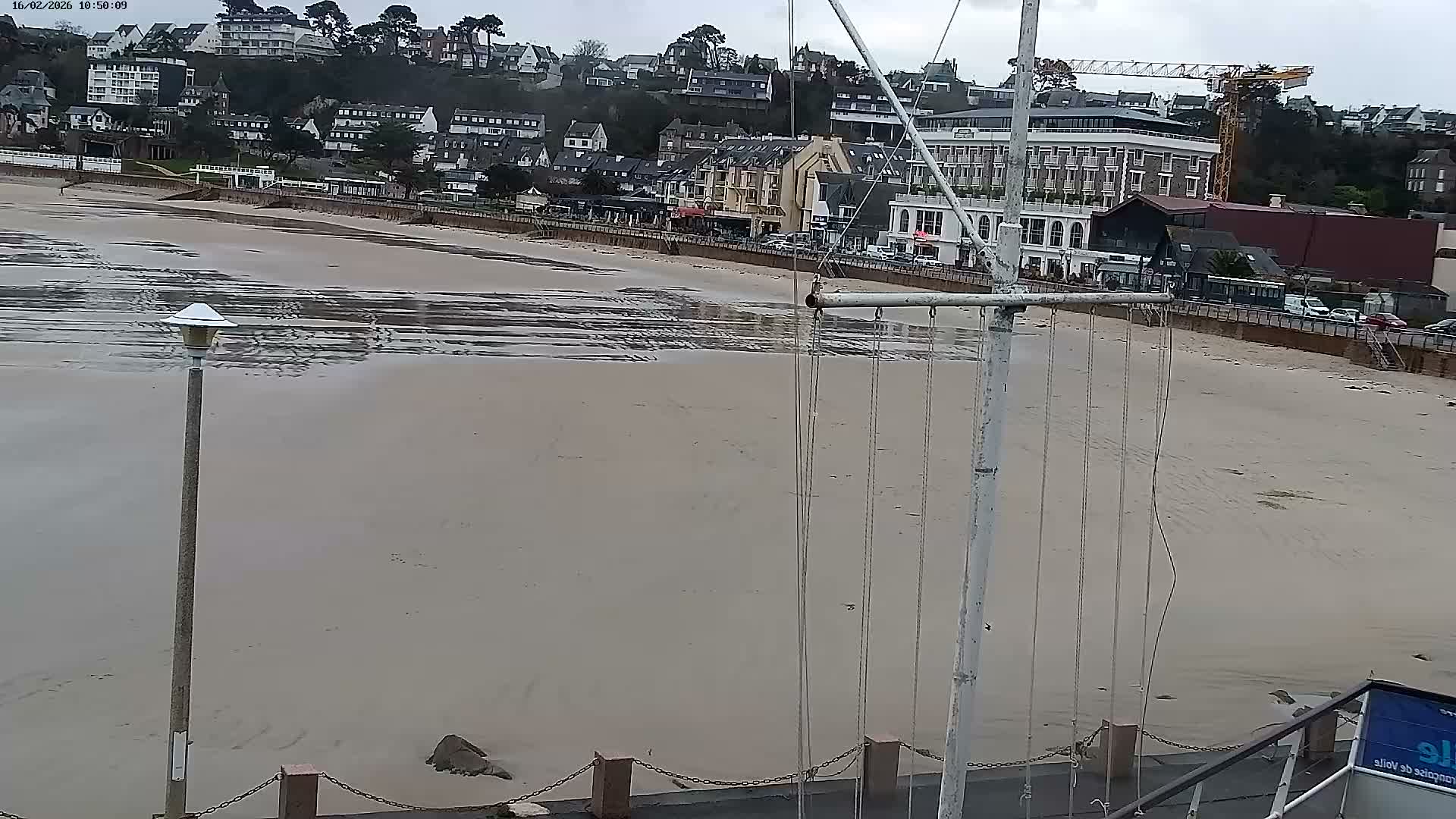 Perros-Guirec Plage de Trestraou Beach Live Cam - Lannion, Cotes-d'Armor, Bretagne, France