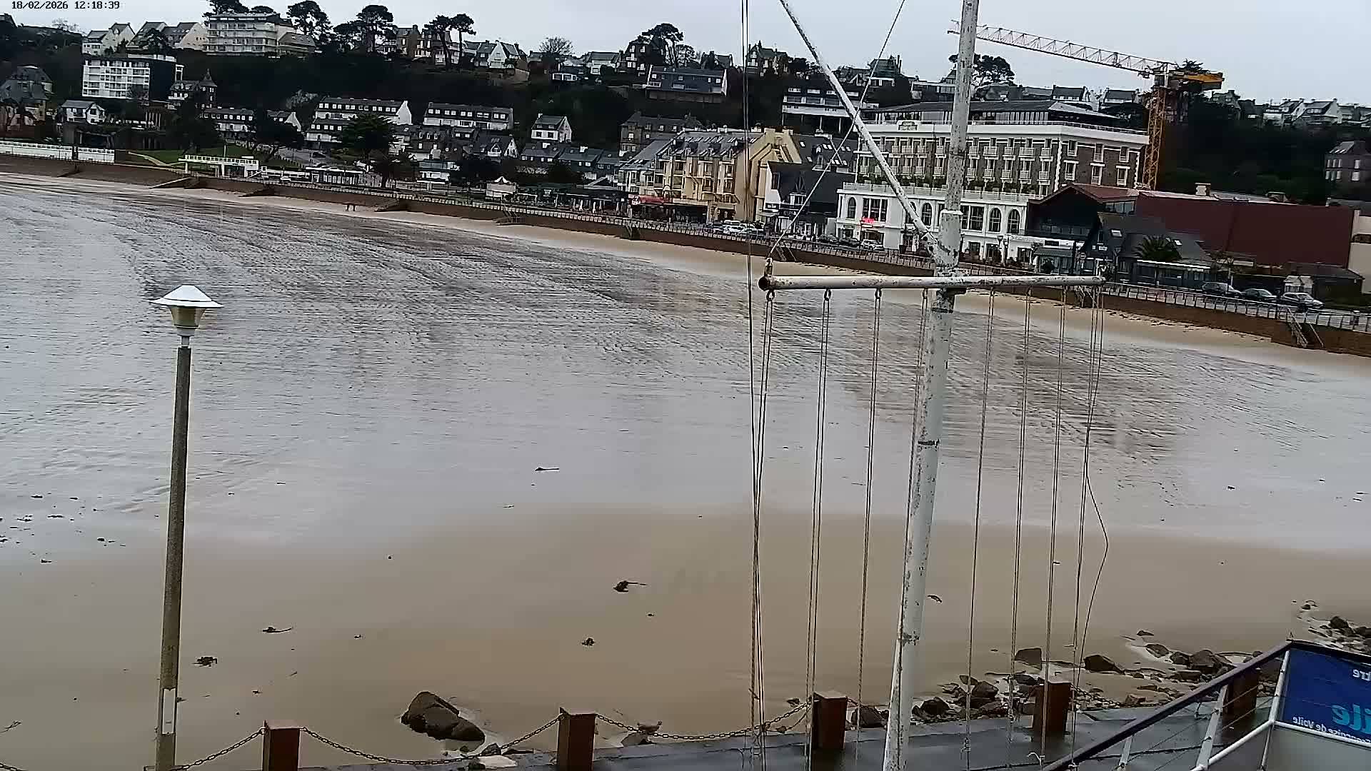 Perros-Guirec Plage de Trestraou Beach Live Cam - Lannion, Cotes-d'Armor, Bretagne, France
