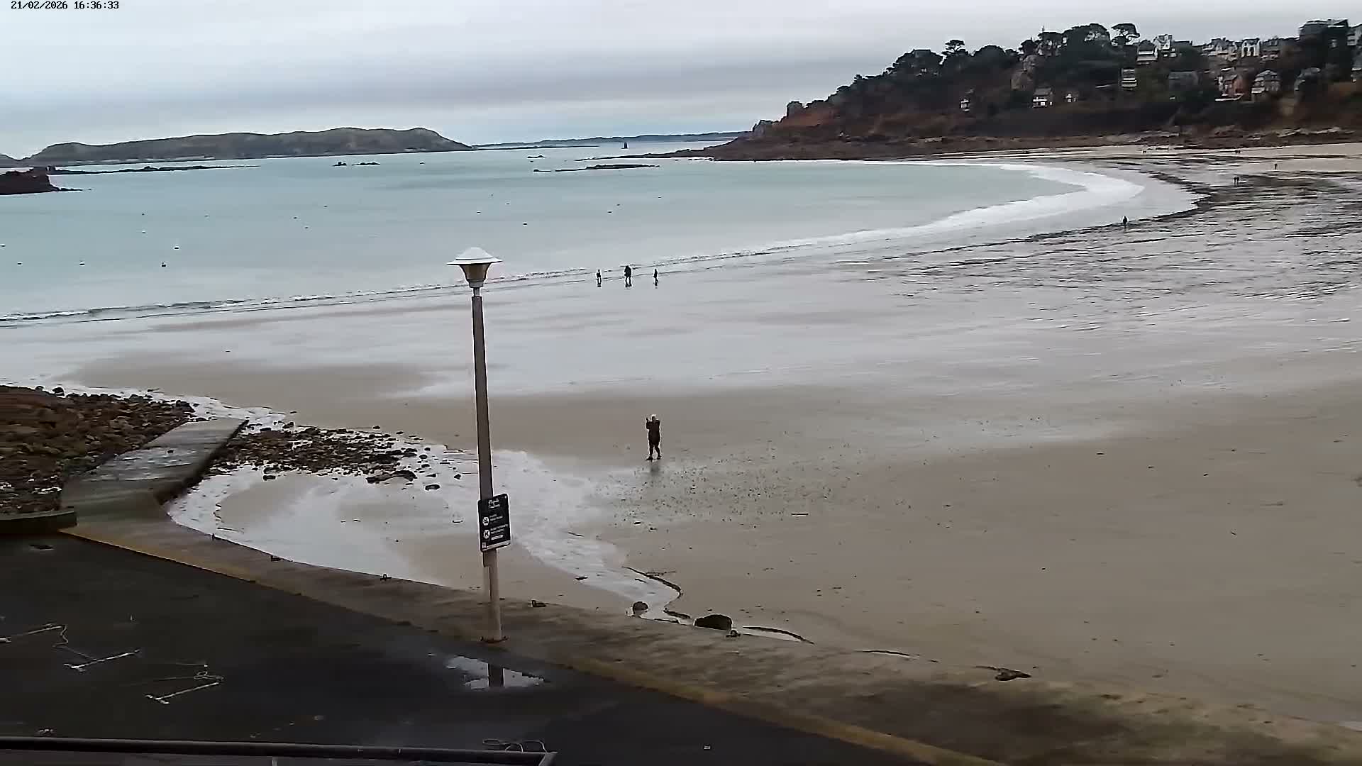 Perros-Guirec Plage de Trestraou Beach Live Cam - Lannion, Cotes-d'Armor, Bretagne, France