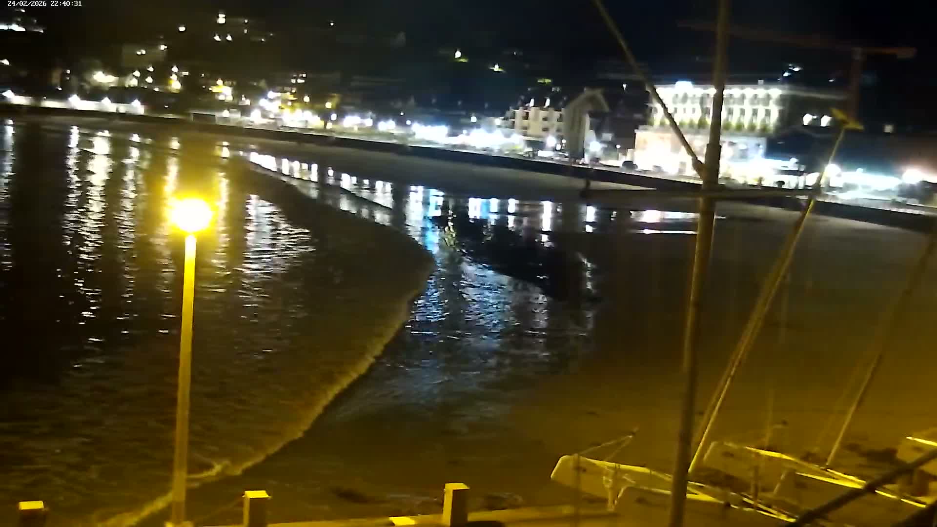 Perros-Guirec Plage de Trestraou Beach Live Cam - Lannion, Cotes-d'Armor, Bretagne, France