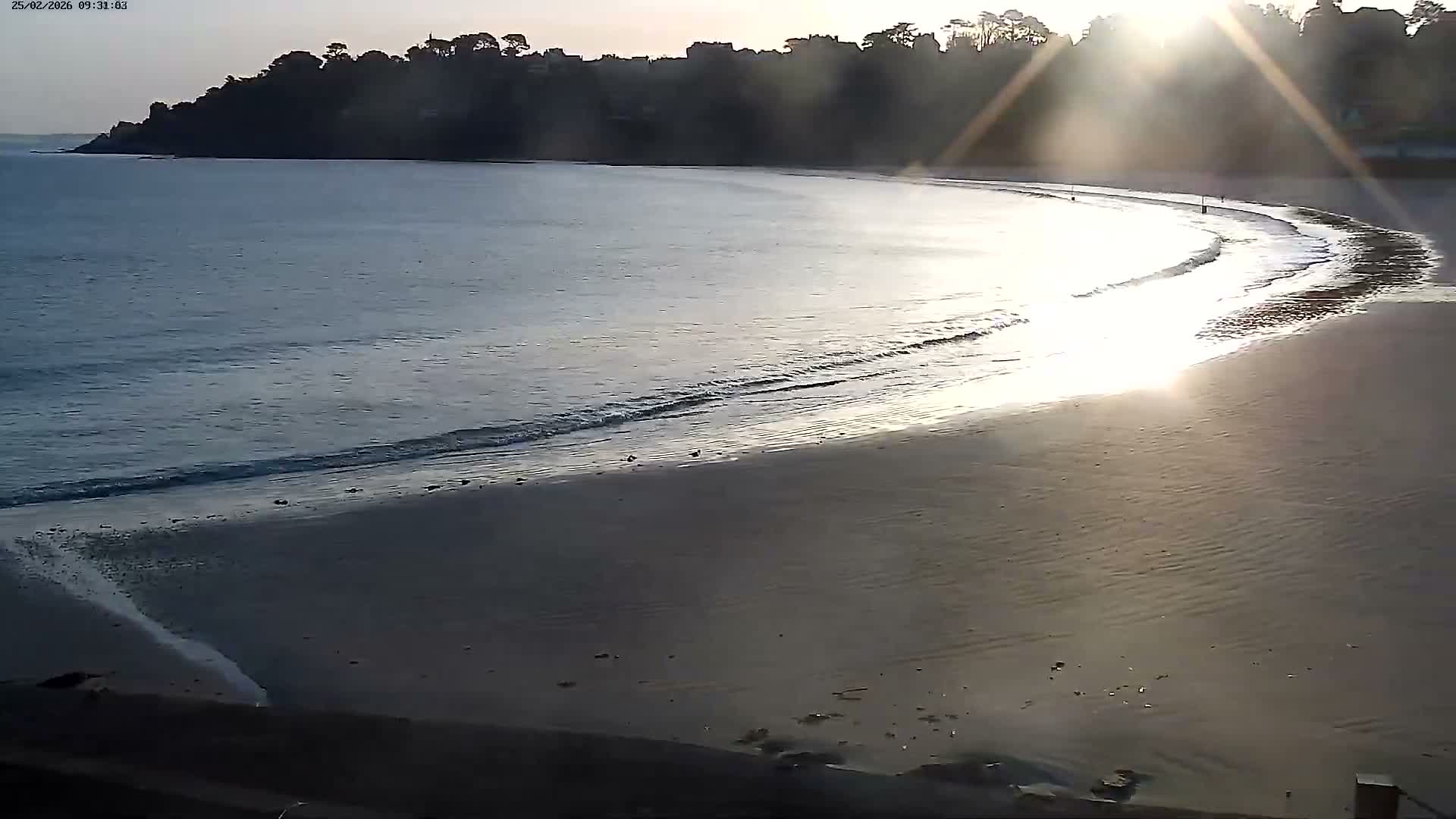 Perros-Guirec Plage de Trestraou Beach Live Cam - Lannion, Cotes-d'Armor, Bretagne, France