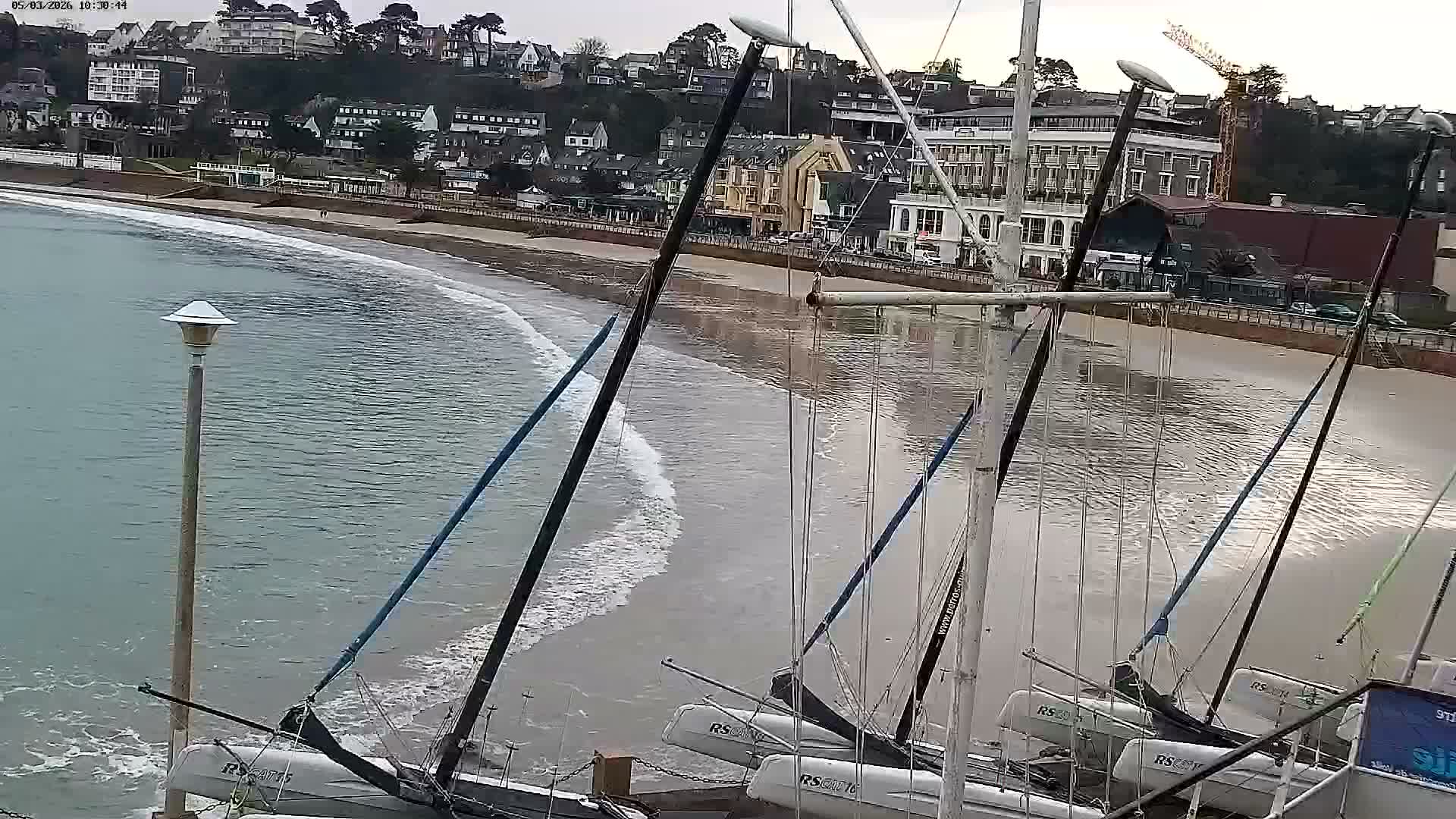 Perros-Guirec Plage de Trestraou Beach Live Cam - Lannion, Cotes-d'Armor, Bretagne, France