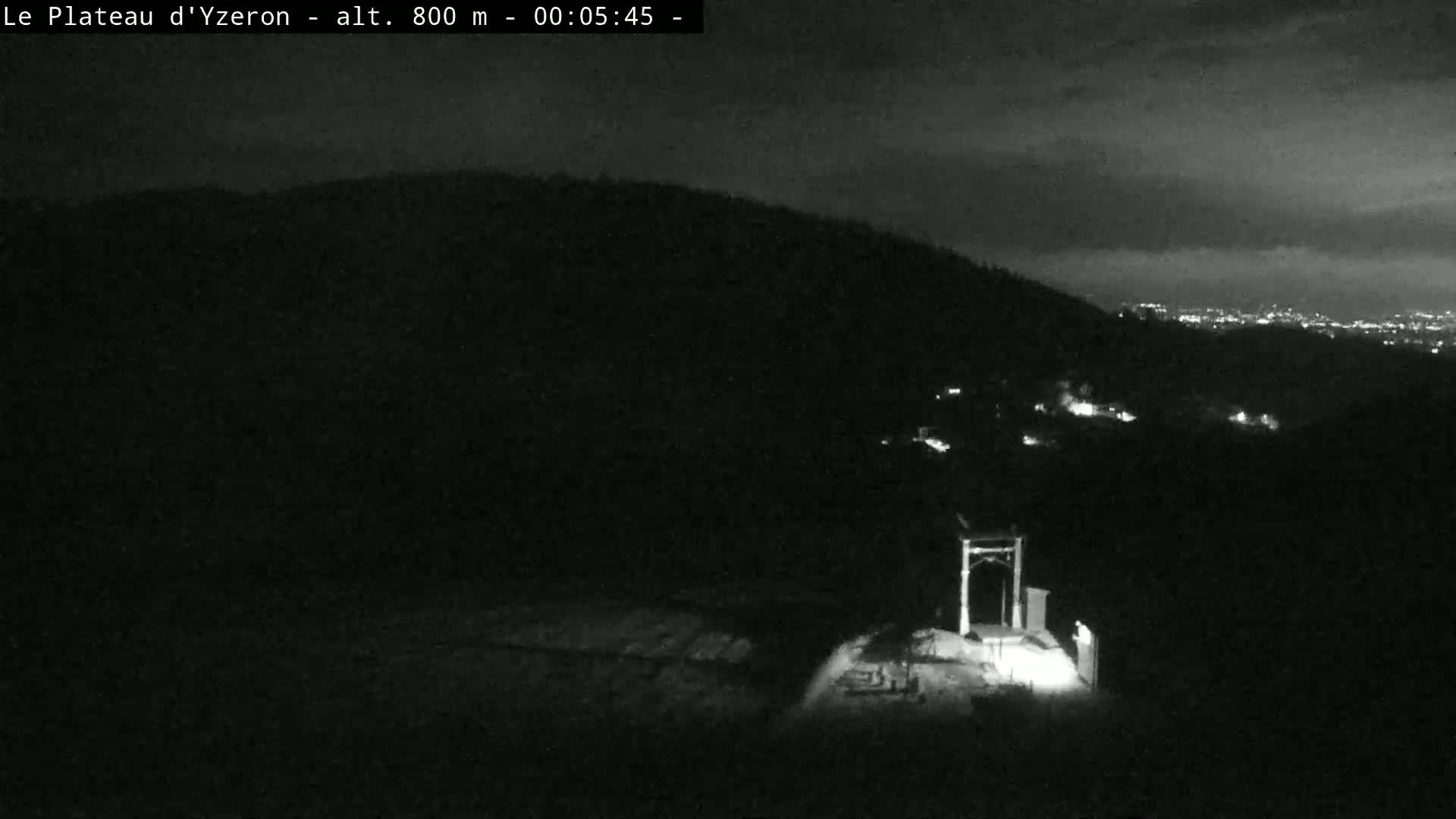 Yzeron Adventure,  Plateau d'Yzeron Live Cam - Lyon, Rhone, Auvergne-Rhone-Alpes, france