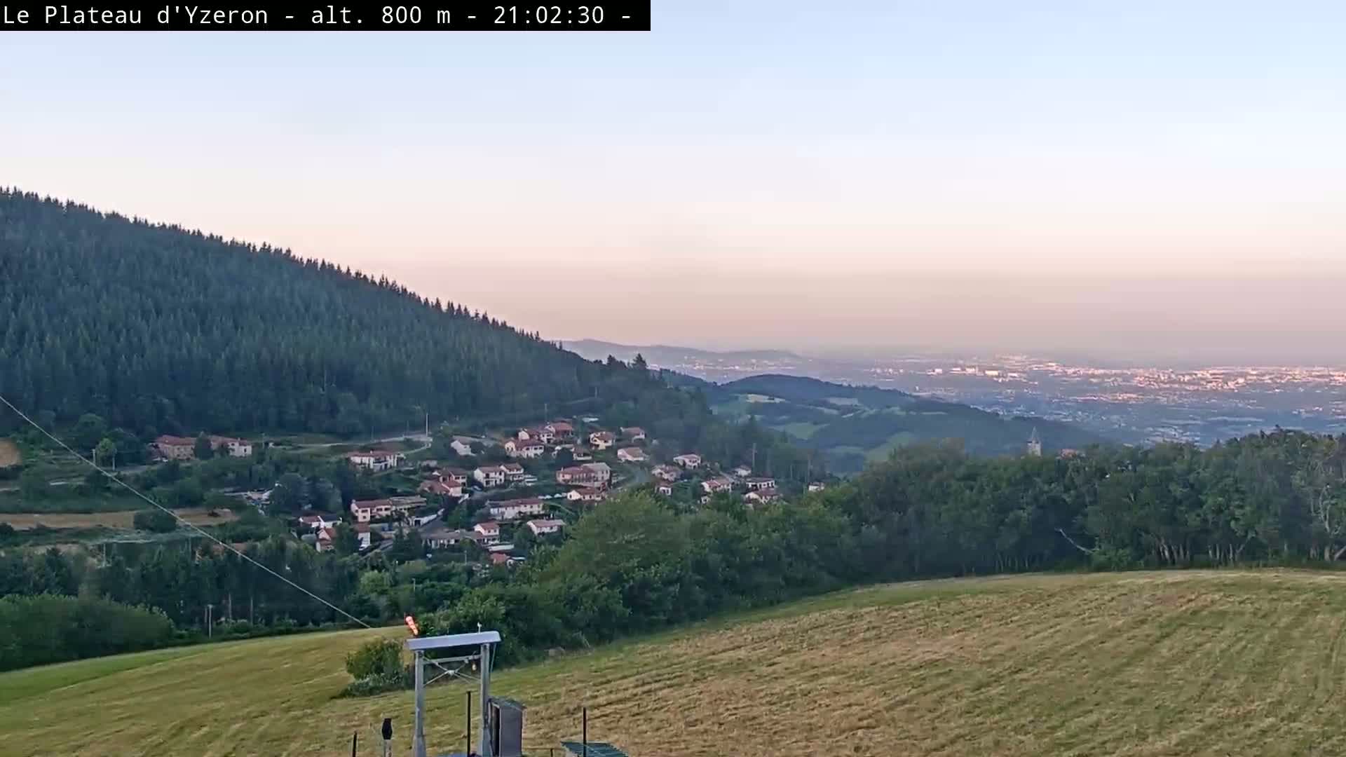 Yzeron Adventure,  Plateau d'Yzeron Live Cam - Lyon, Rhone, Auvergne-Rhone-Alpes, france