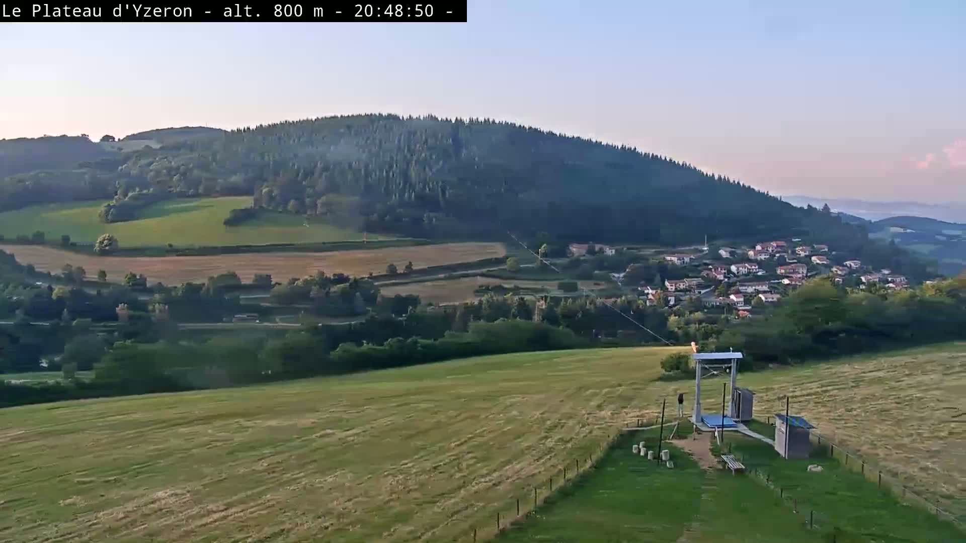 Yzeron Adventure,  Plateau d'Yzeron Live Cam - Lyon, Rhone, Auvergne-Rhone-Alpes, france