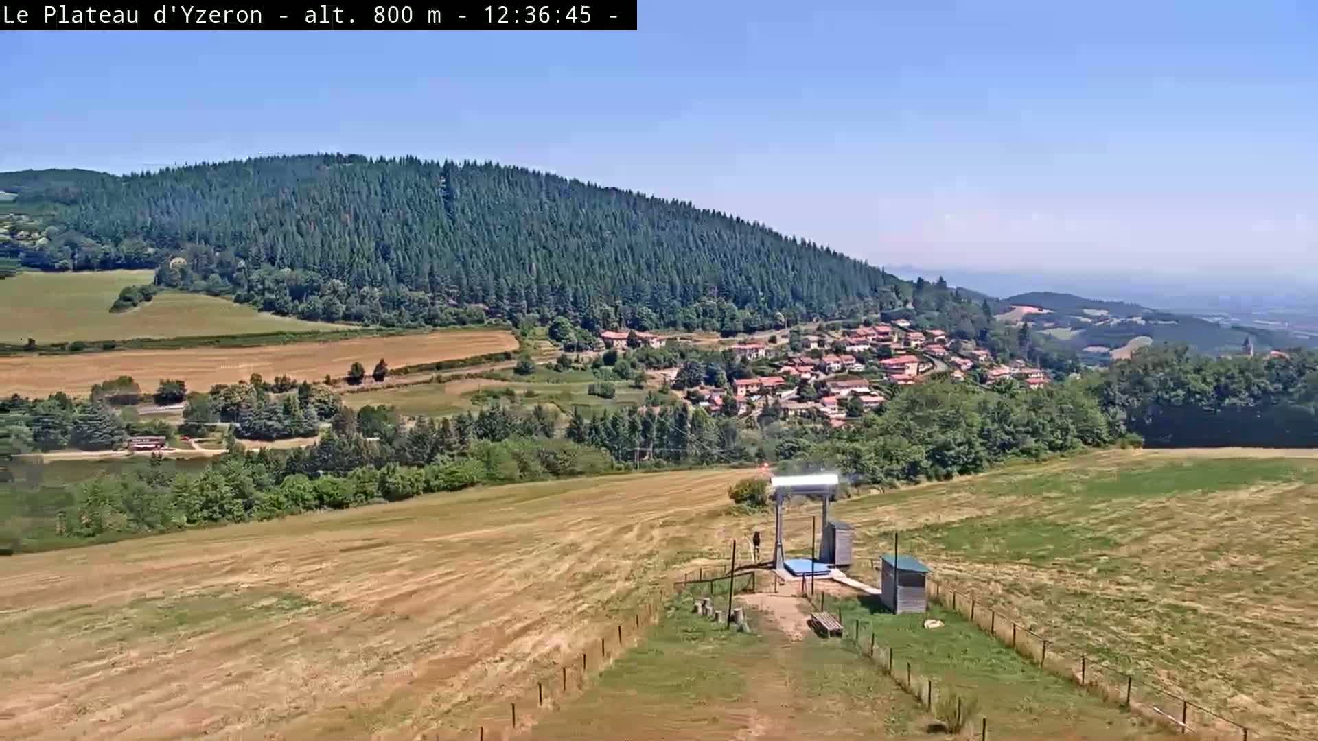 Yzeron Adventure,  Plateau d'Yzeron Live Cam - Lyon, Rhone, Auvergne-Rhone-Alpes, france