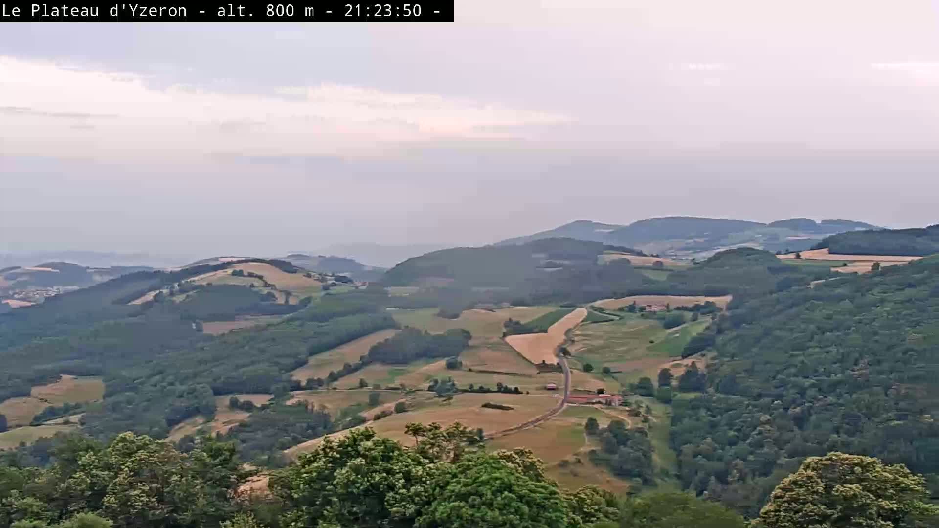 Yzeron Adventure,  Plateau d'Yzeron Live Cam - Lyon, Rhone, Auvergne-Rhone-Alpes, france