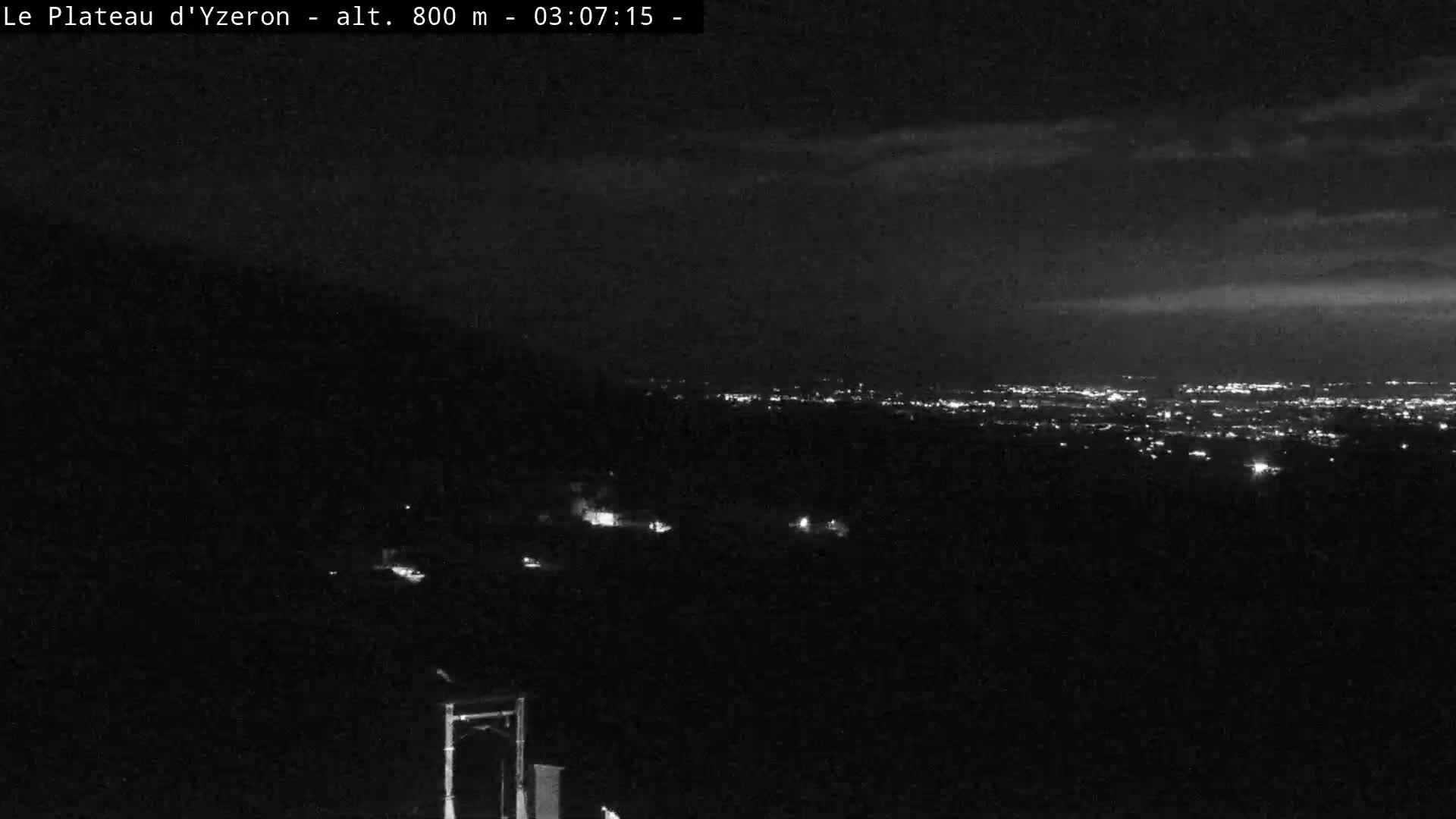 Yzeron Adventure,  Plateau d'Yzeron Live Cam - Lyon, Rhone, Auvergne-Rhone-Alpes, france