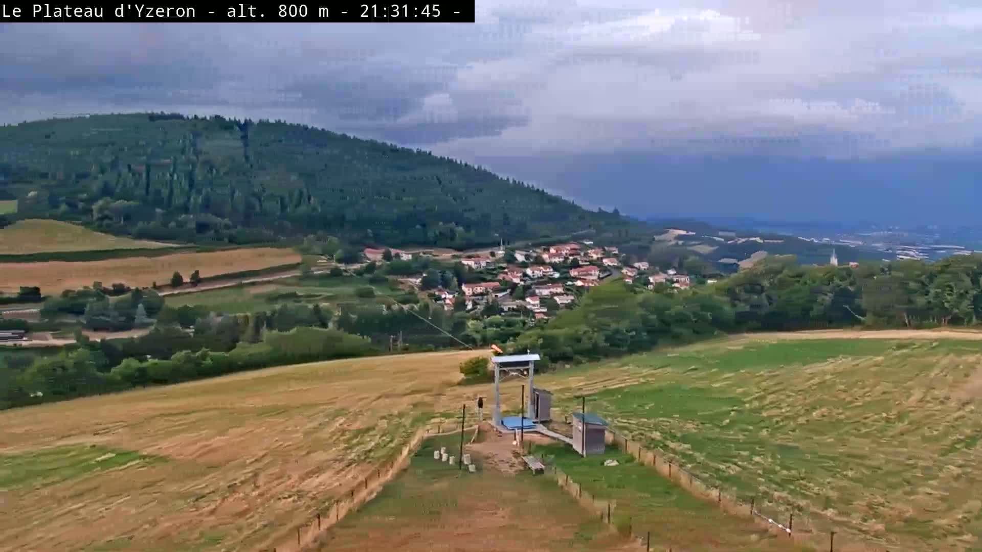 Yzeron Adventure,  Plateau d'Yzeron Live Cam - Lyon, Rhone, Auvergne-Rhone-Alpes, france