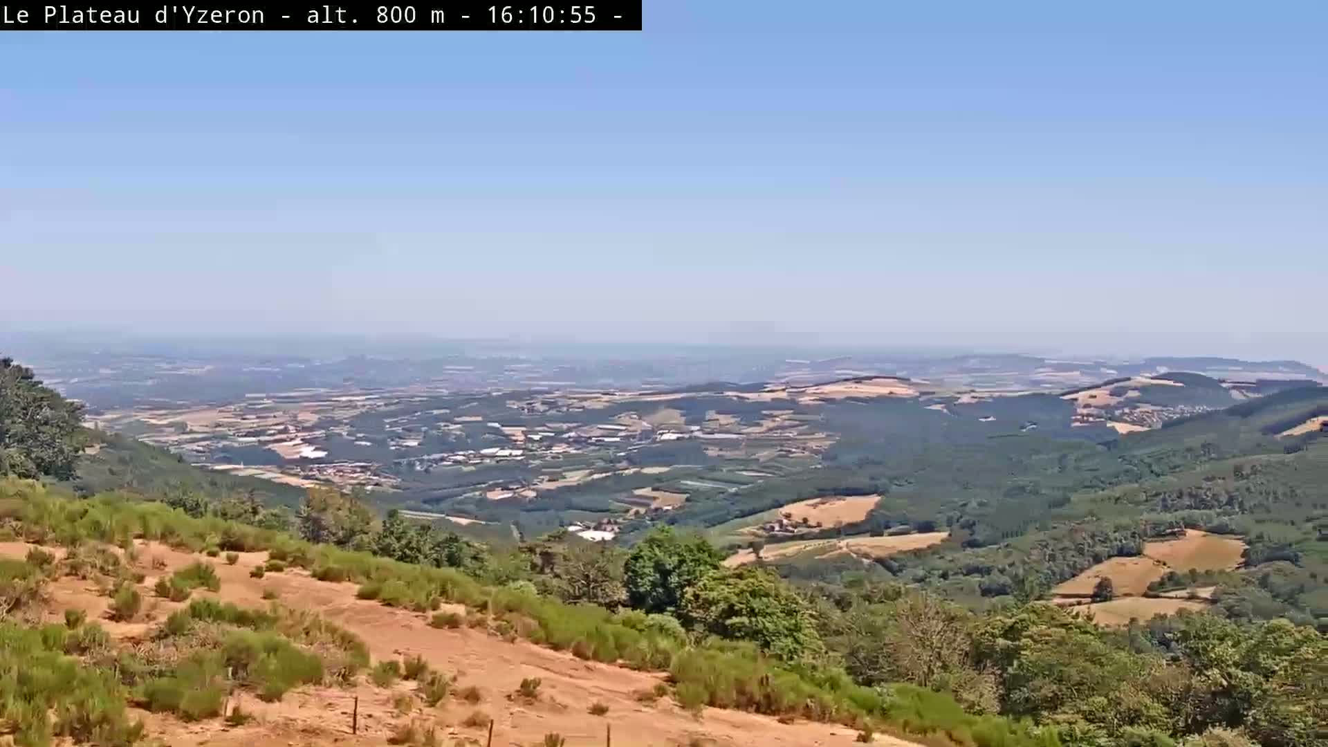 Yzeron Adventure,  Plateau d'Yzeron Live Cam - Lyon, Rhone, Auvergne-Rhone-Alpes, france