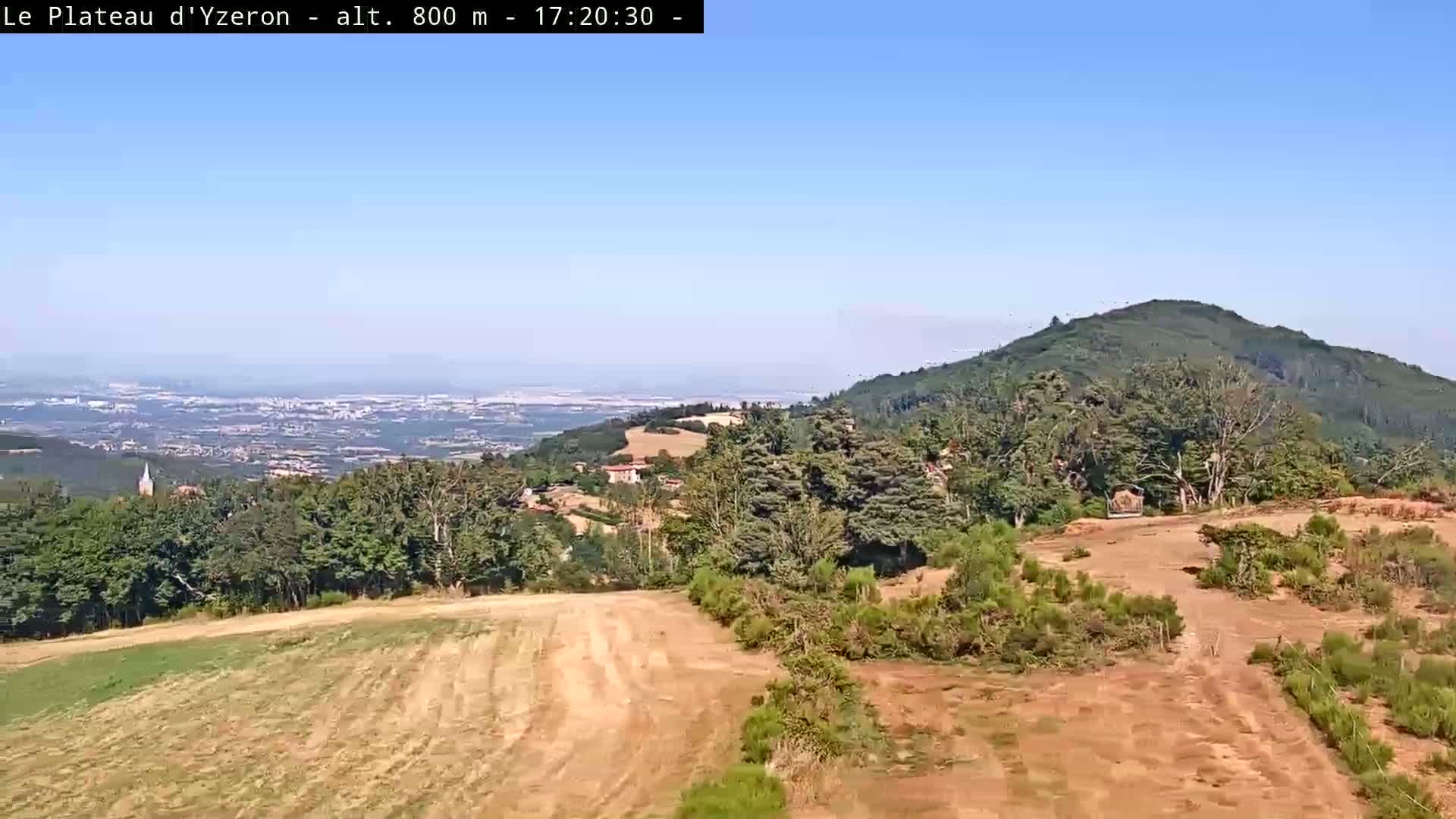 Yzeron Adventure,  Plateau d'Yzeron Live Cam - Lyon, Rhone, Auvergne-Rhone-Alpes, france
