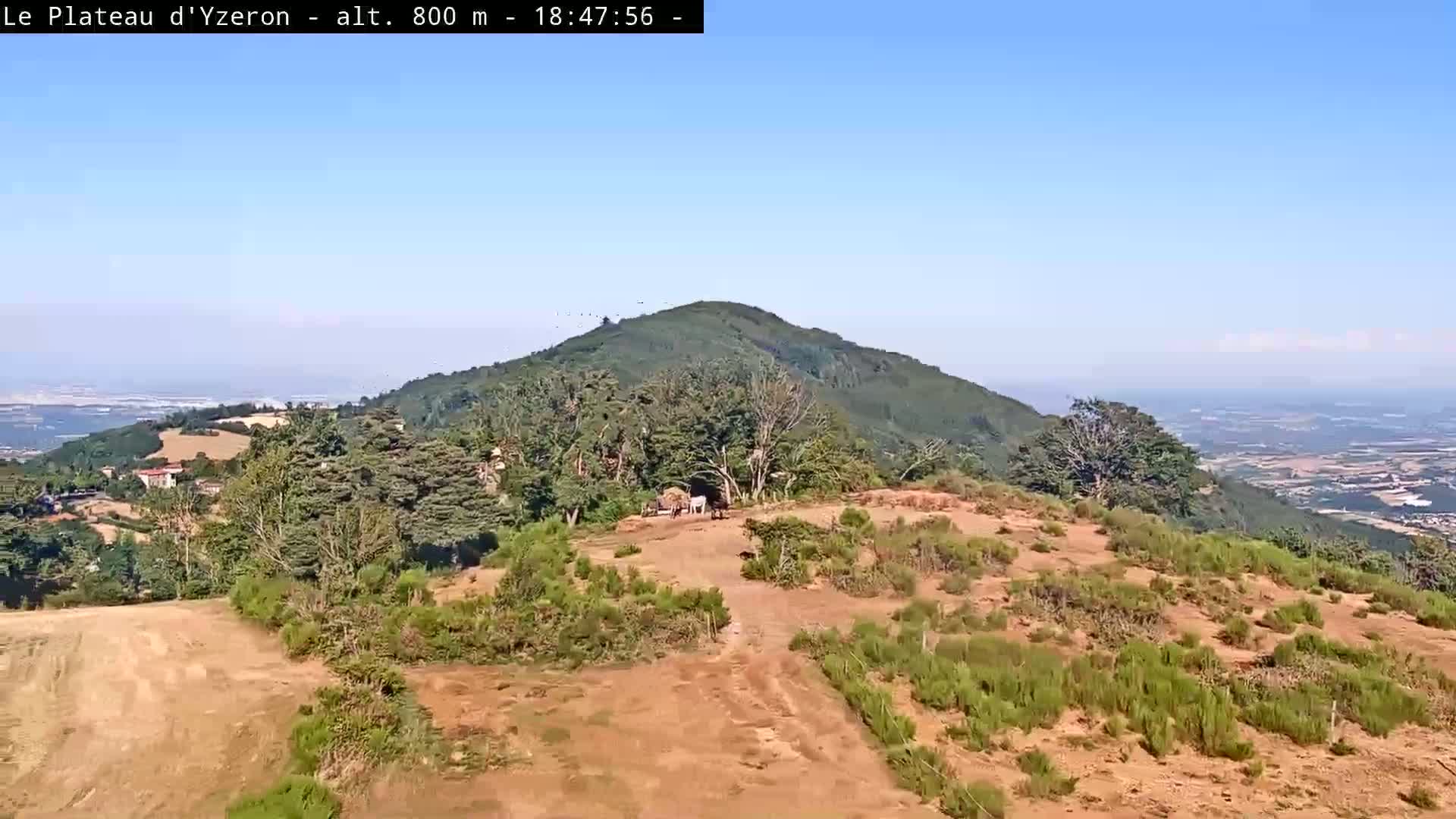 Yzeron Adventure,  Plateau d'Yzeron Live Cam - Lyon, Rhone, Auvergne-Rhone-Alpes, france