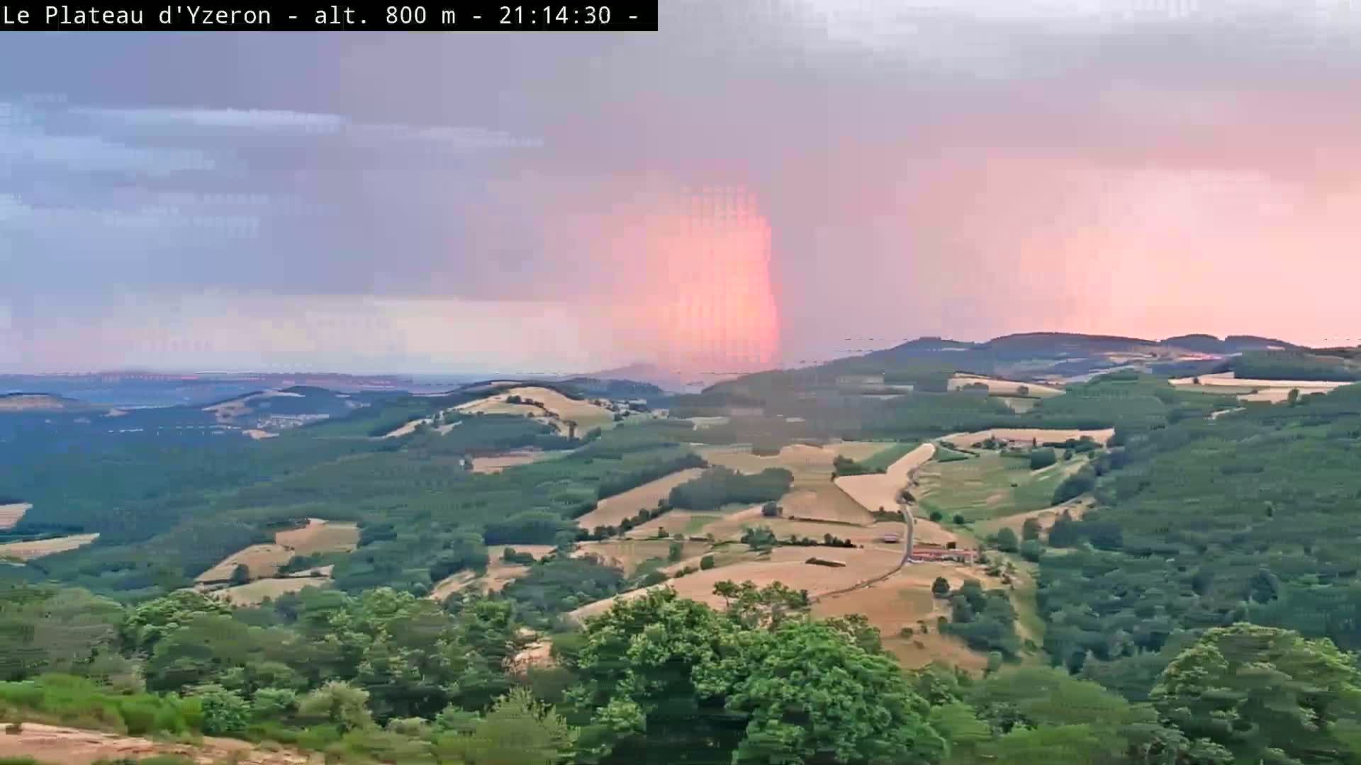 Yzeron Adventure,  Plateau d'Yzeron Live Cam - Lyon, Rhone, Auvergne-Rhone-Alpes, france