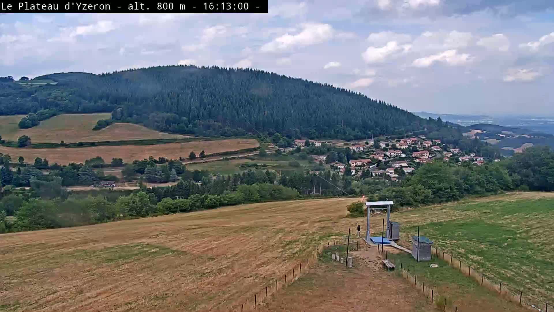 Yzeron Adventure,  Plateau d'Yzeron Live Cam - Lyon, Rhone, Auvergne-Rhone-Alpes, france