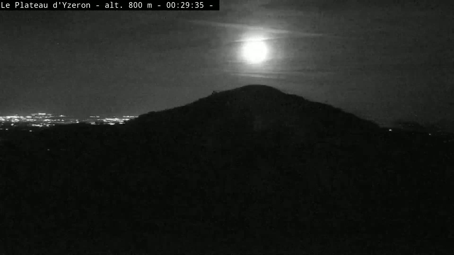Yzeron Adventure,  Plateau d'Yzeron Live Cam - Lyon, Rhone, Auvergne-Rhone-Alpes, france
