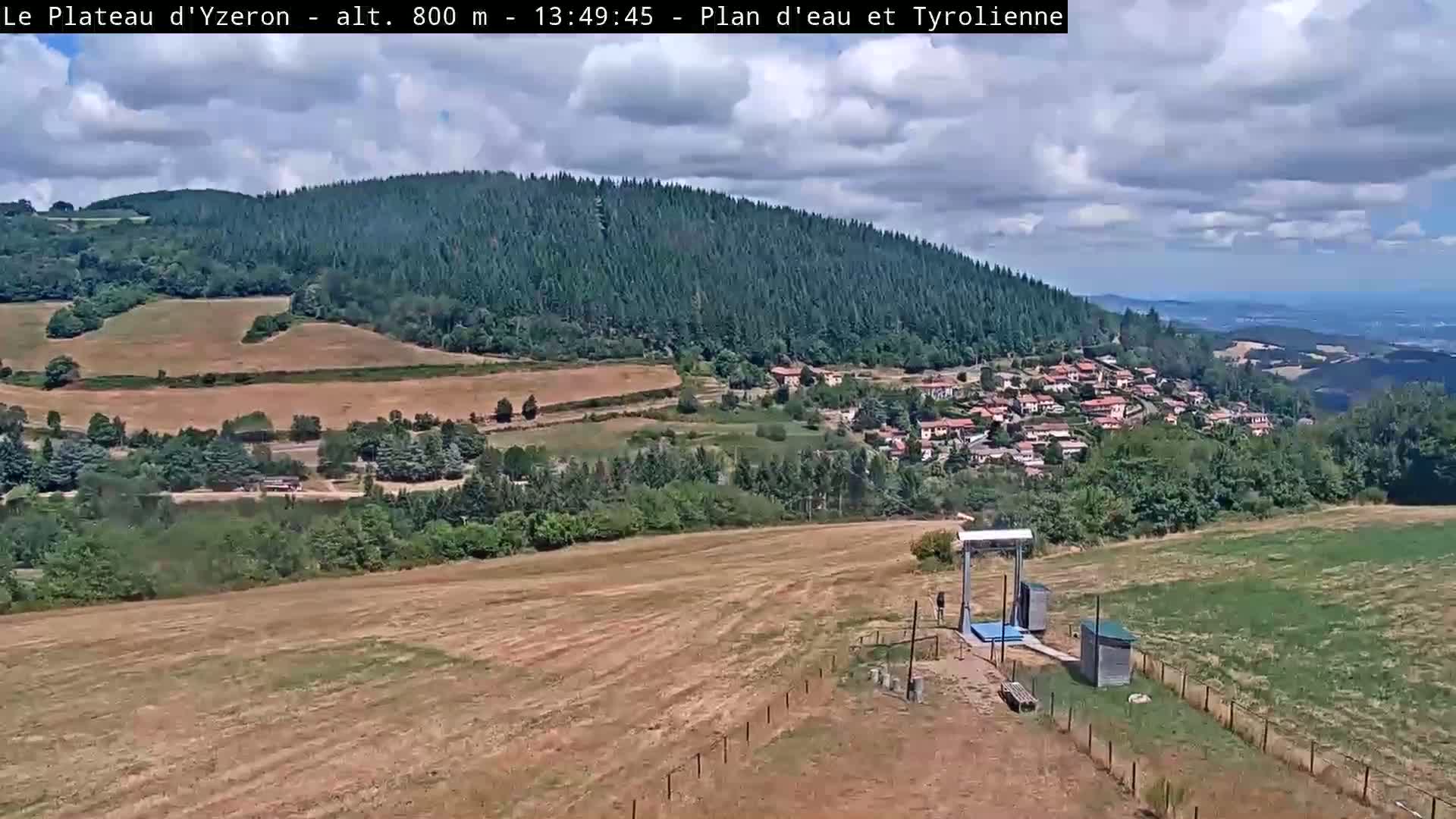 Yzeron Adventure,  Plateau d'Yzeron Live Cam - Lyon, Rhone, Auvergne-Rhone-Alpes, france