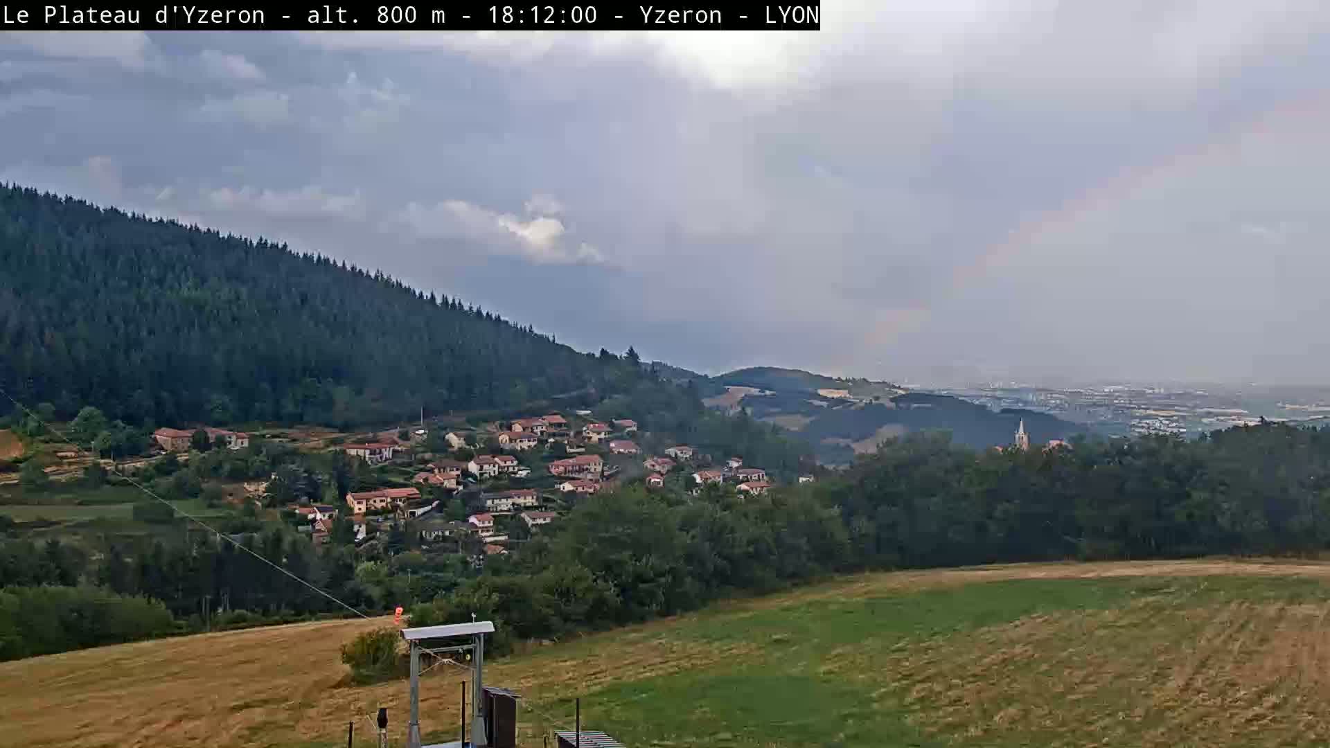 Yzeron Adventure,  Plateau d'Yzeron Live Cam - Lyon, Rhone, Auvergne-Rhone-Alpes, france