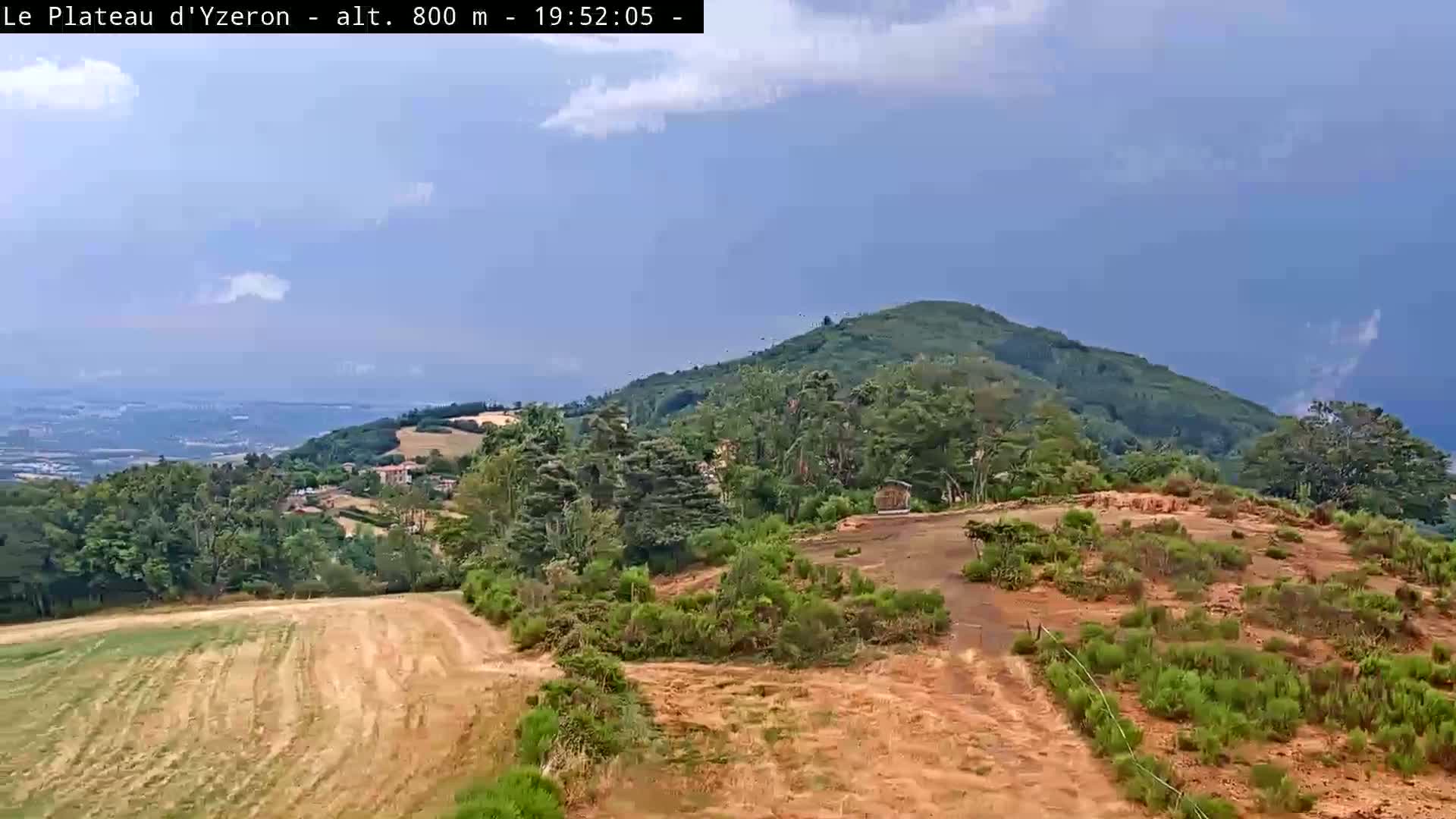 Yzeron Adventure,  Plateau d'Yzeron Live Cam - Lyon, Rhone, Auvergne-Rhone-Alpes, france