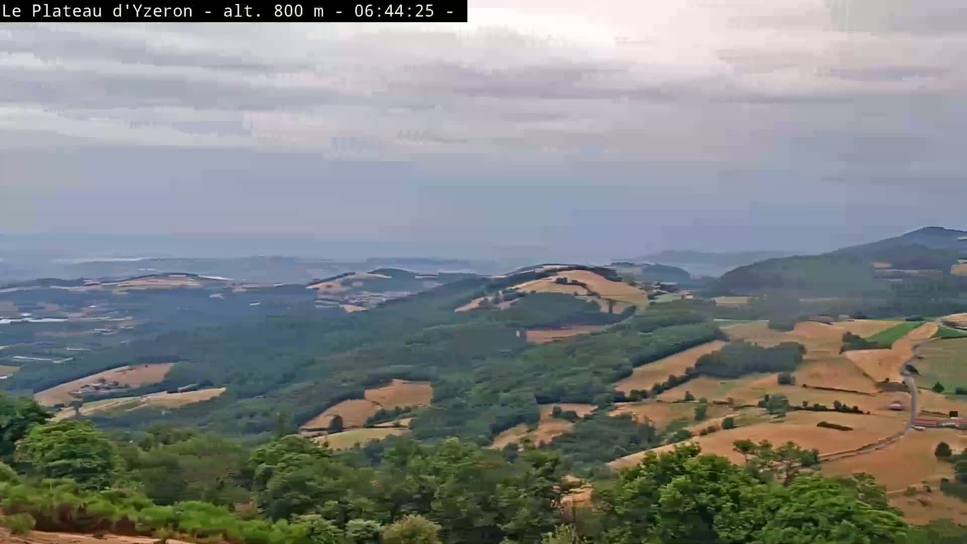 Yzeron Adventure,  Plateau d'Yzeron Live Cam - Lyon, Rhone, Auvergne-Rhone-Alpes, france
