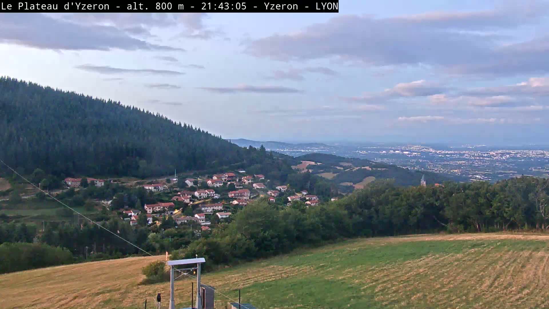 Yzeron Adventure,  Plateau d'Yzeron Live Cam - Lyon, Rhone, Auvergne-Rhone-Alpes, france